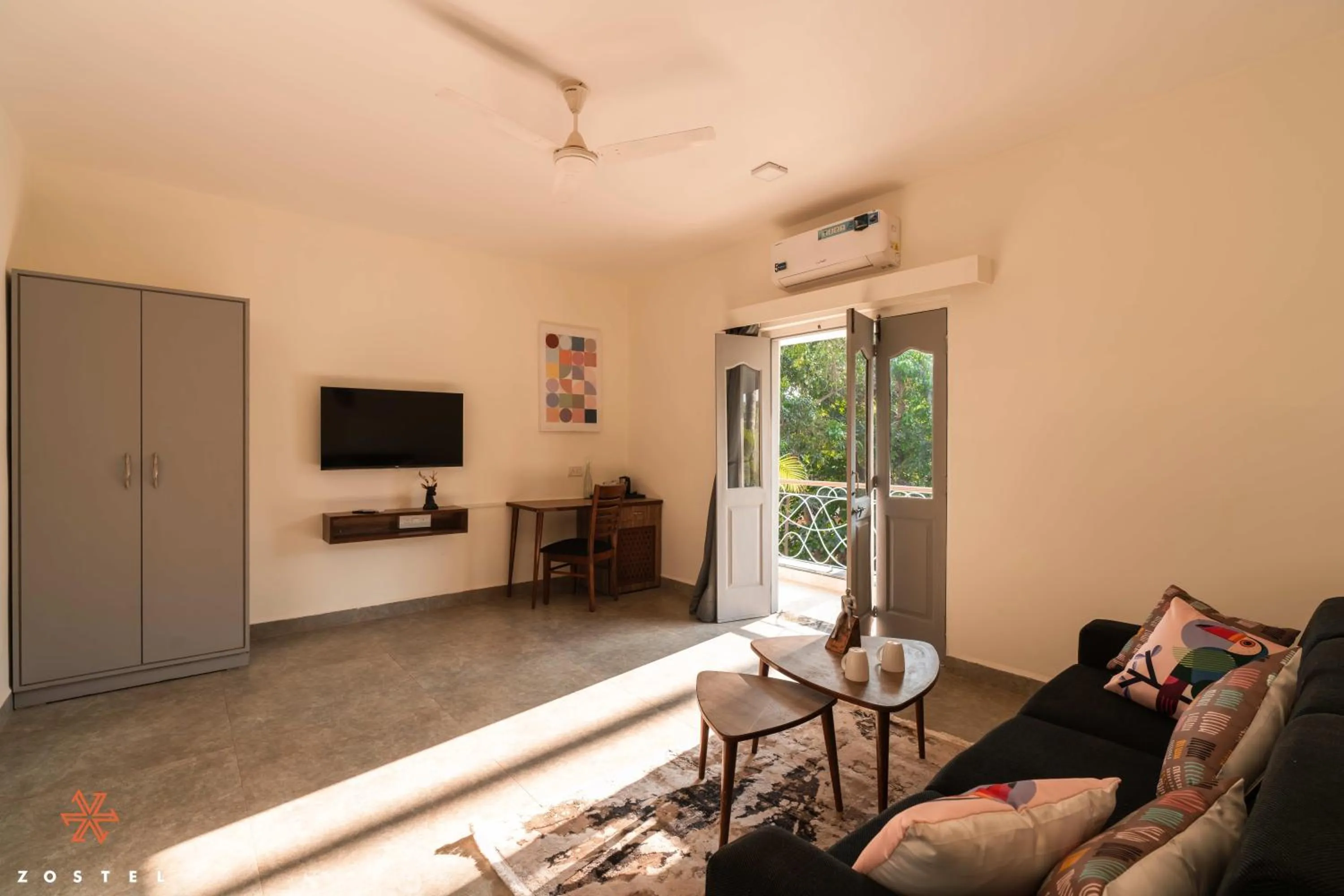 TV and multimedia in Zostel Goa, Anjuna