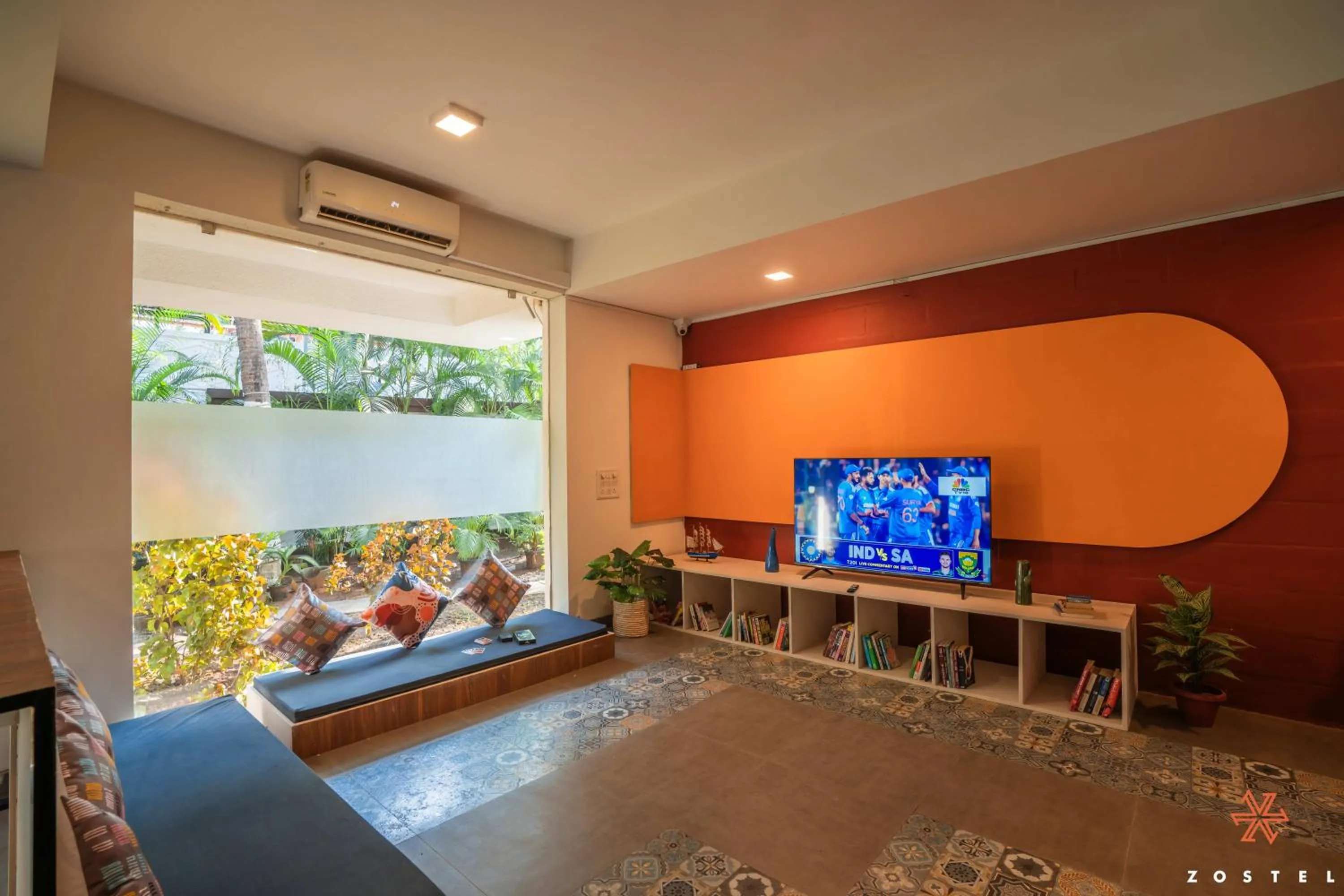 Communal lounge/ TV room in Zostel Goa, Anjuna