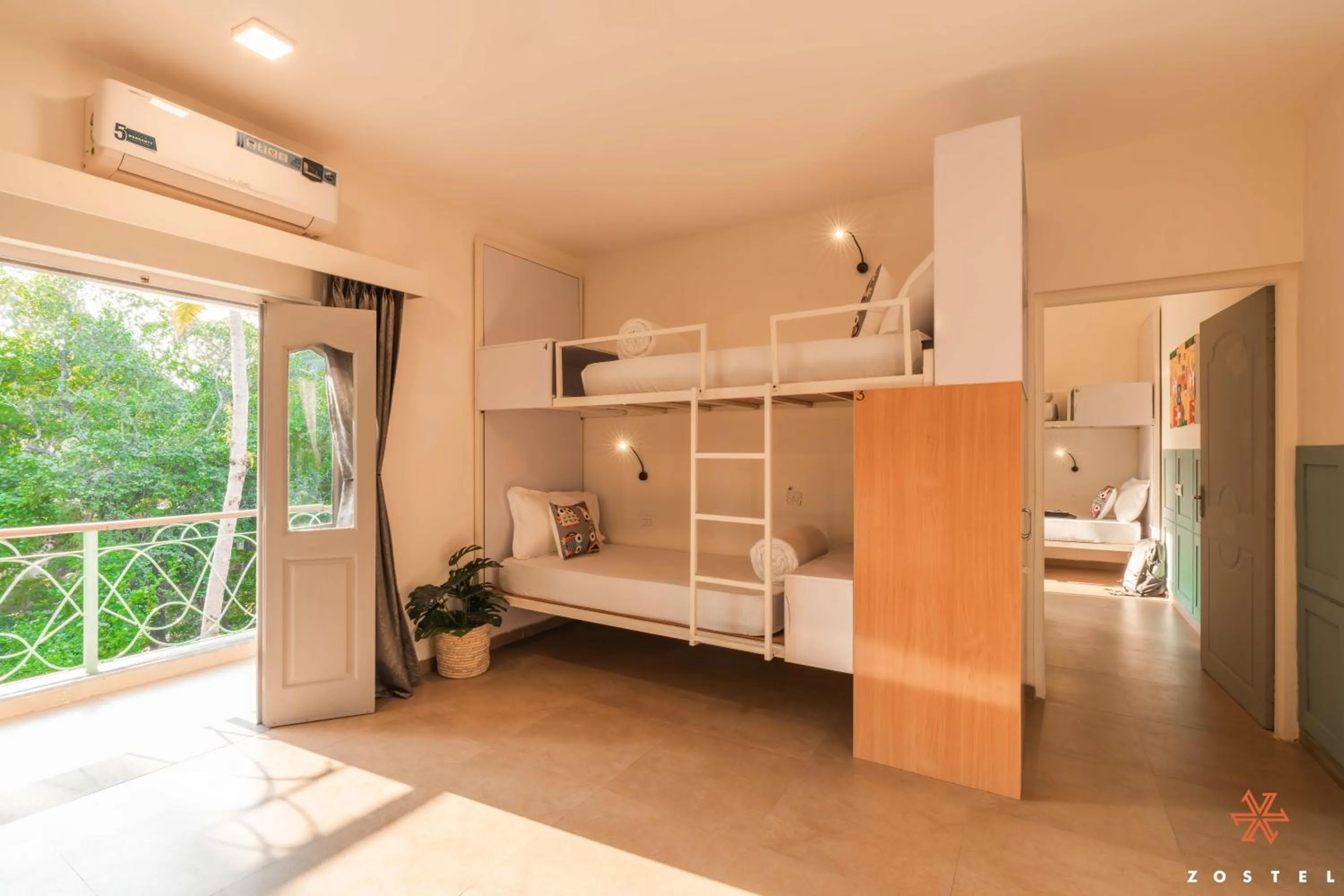 Bed in Zostel Goa, Anjuna
