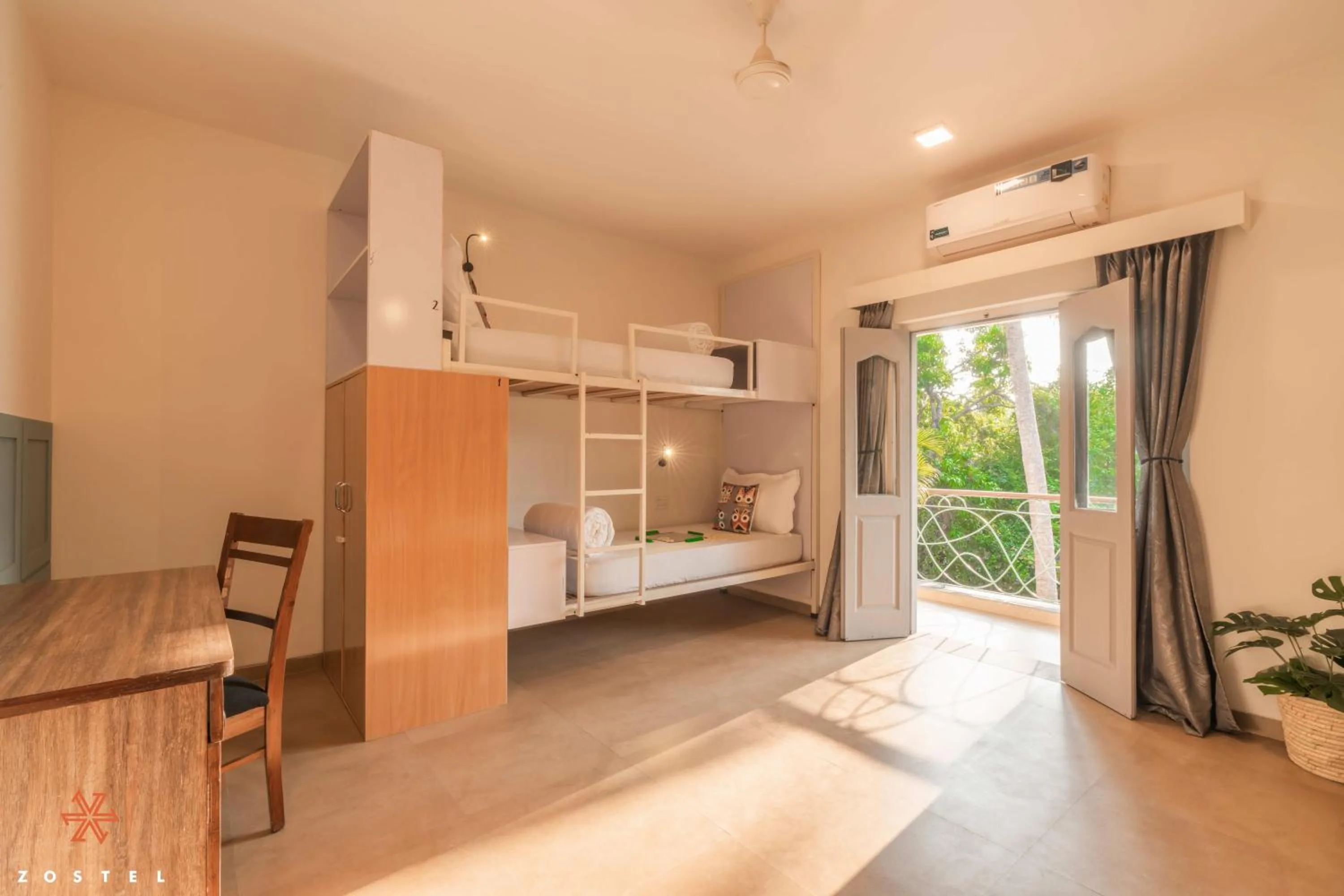 Bed in Zostel Goa, Anjuna