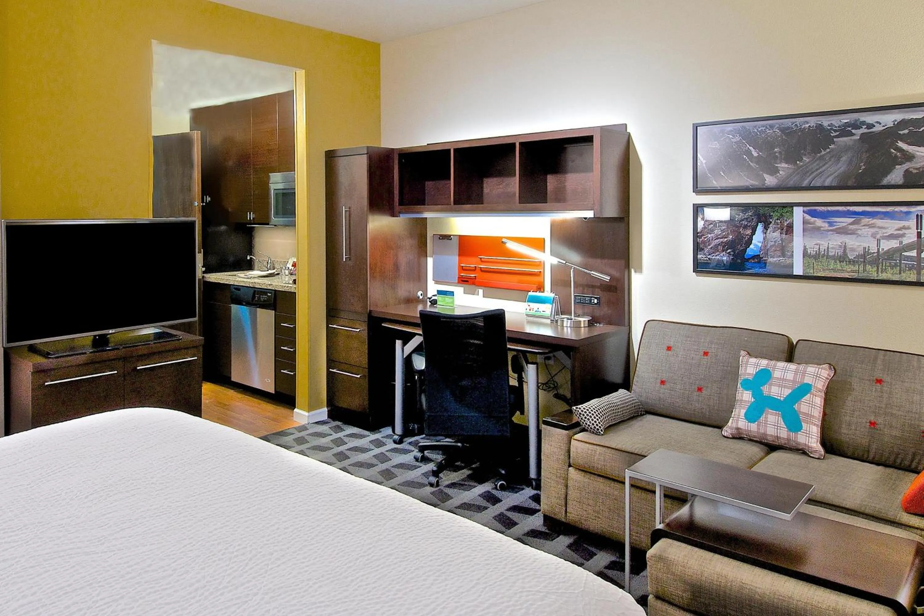 Photo of the whole room, Bed in TownePlace Suites by Marriott Anchorage Midtown