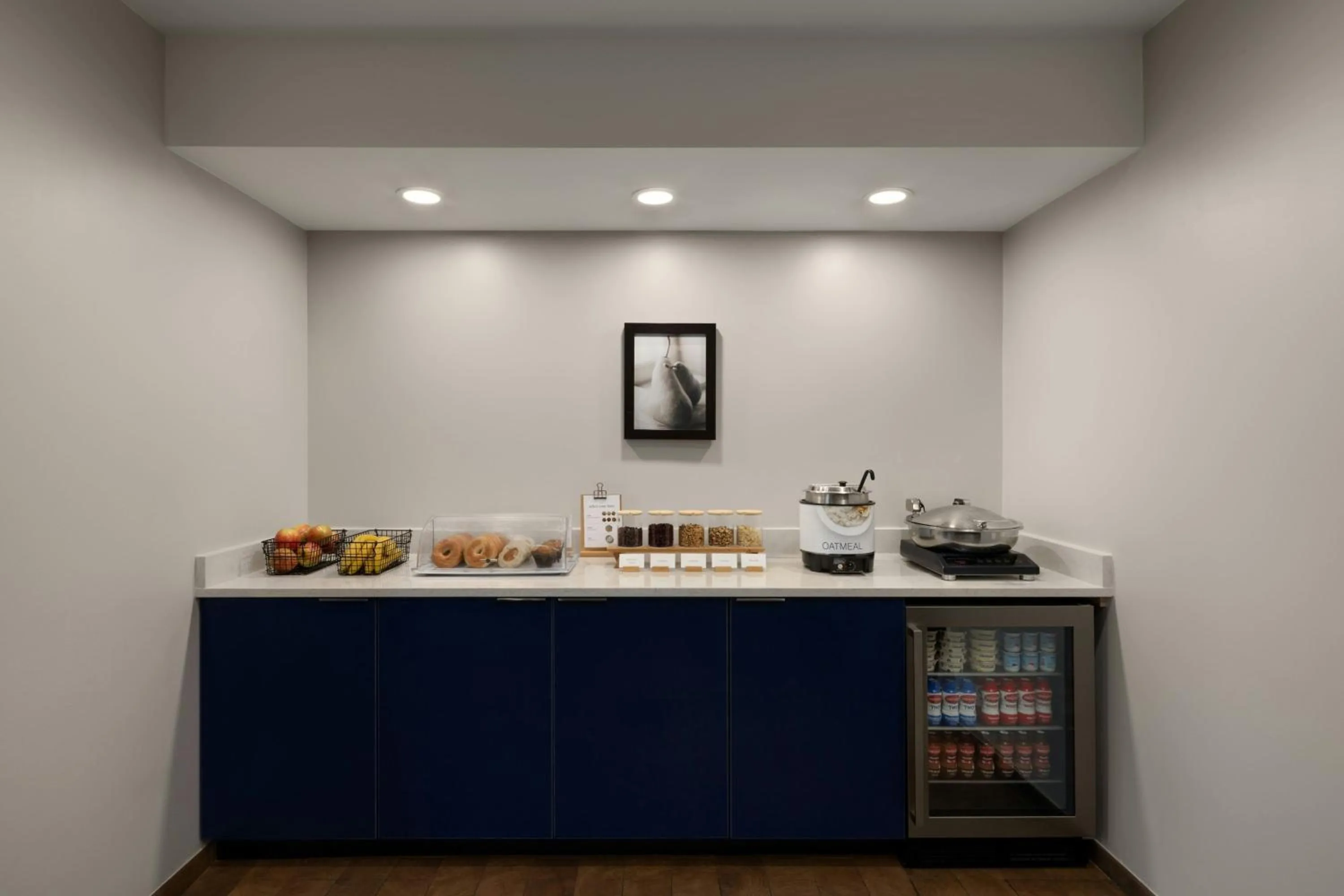 Breakfast in TownePlace Suites by Marriott Anchorage Midtown