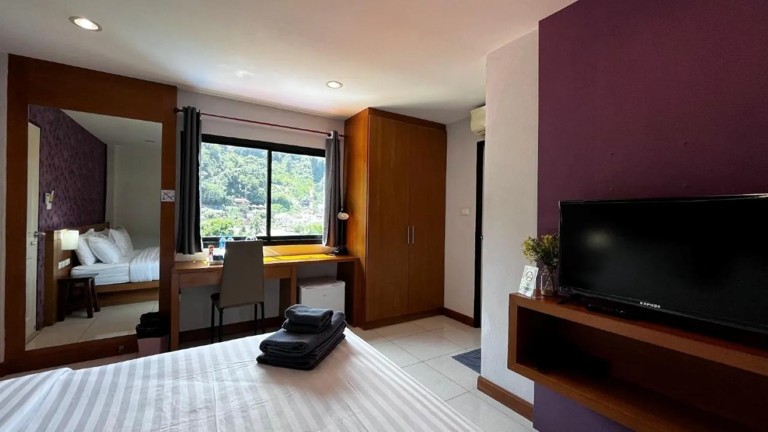 TV and multimedia, Bed in Coco Mountain View Guest House Hotel