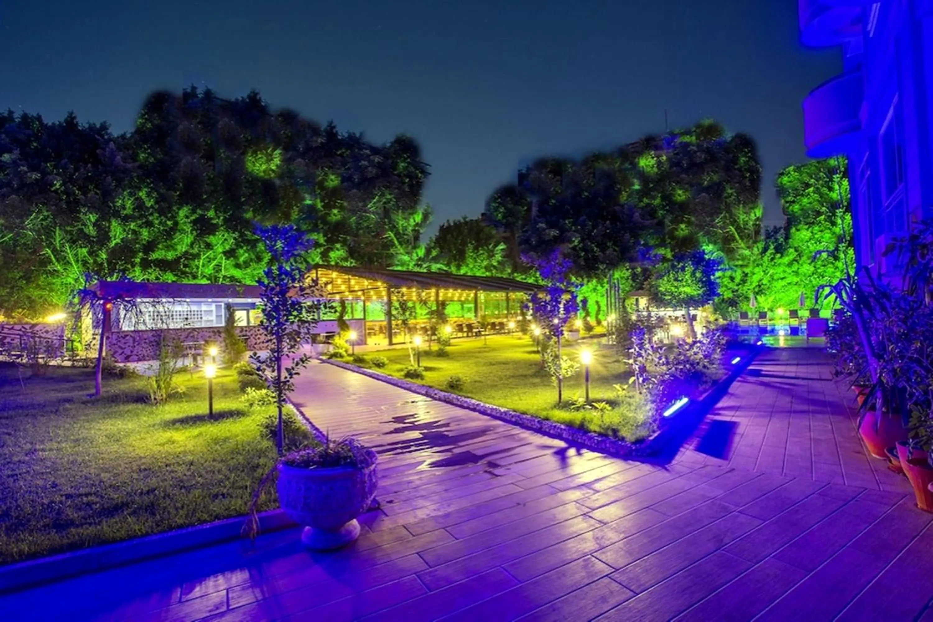 Garden in Grand Alisa Hotel (Ex. Royalisa Hotel)