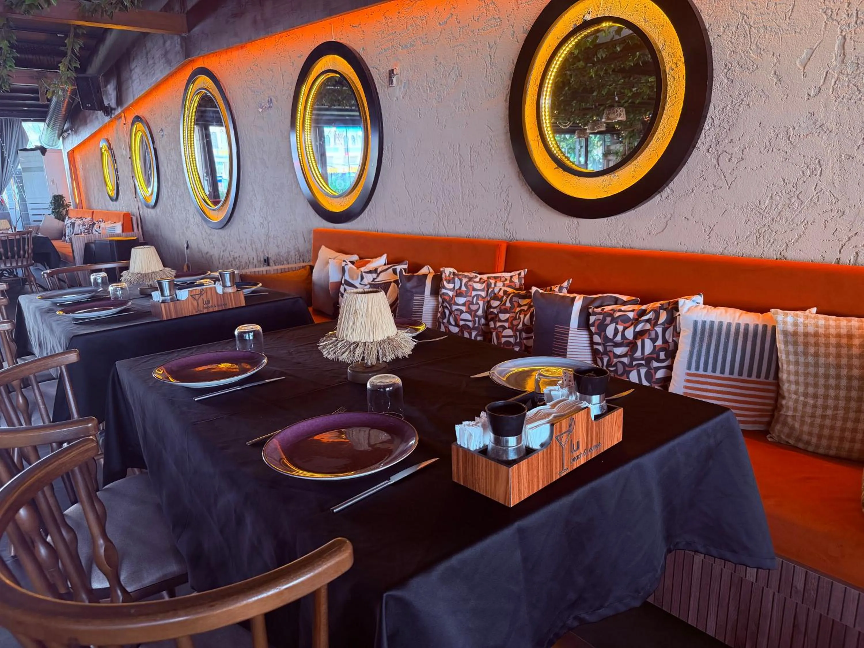 Restaurant/places to eat in Grand Alisa Hotel (Ex. Royalisa Hotel)