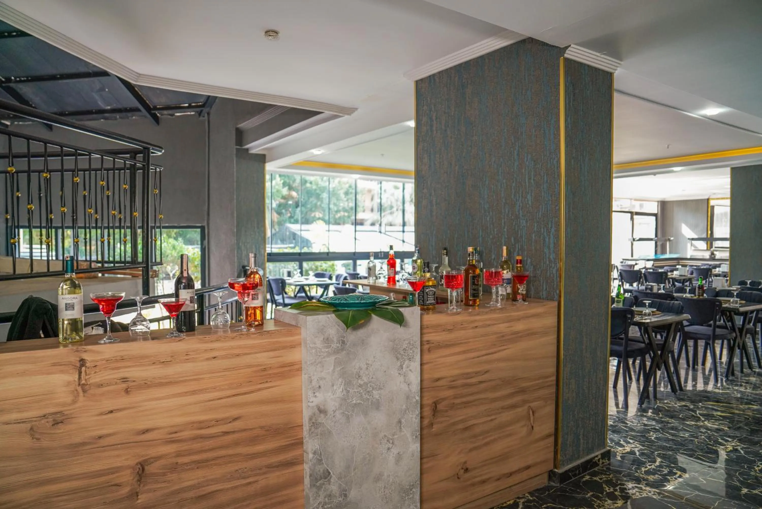 Restaurant/places to eat in Grand Alisa Hotel (Ex. Royalisa Hotel)