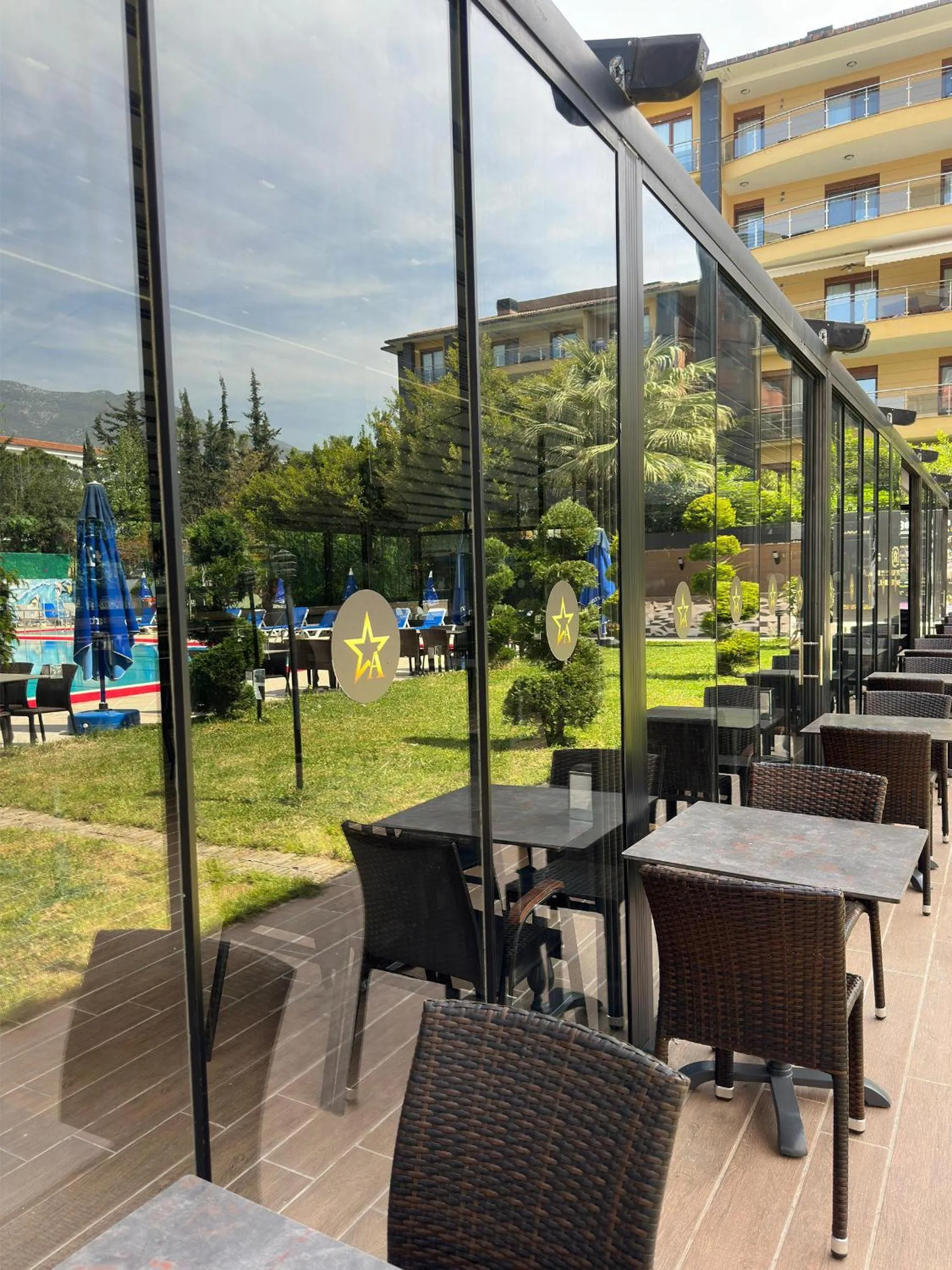 Restaurant/places to eat in Grand Alisa Hotel (Ex. Royalisa Hotel)