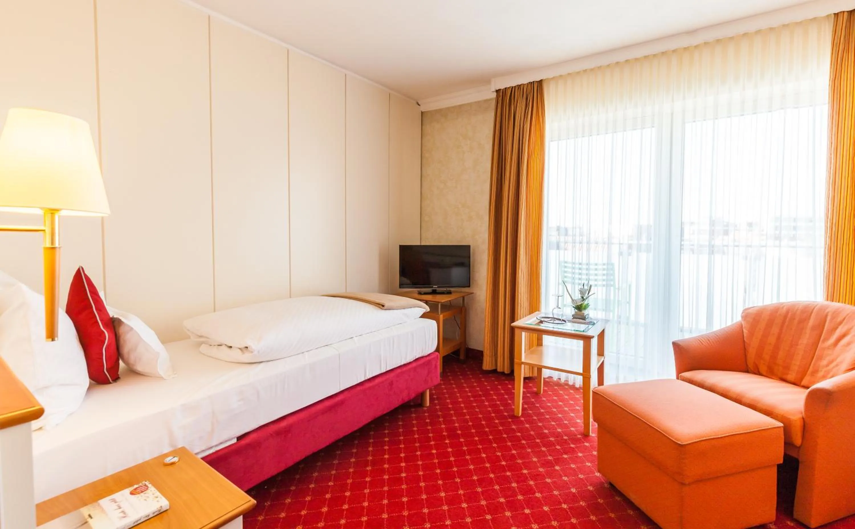 Photo of the whole room, Bed in Hotel Friese