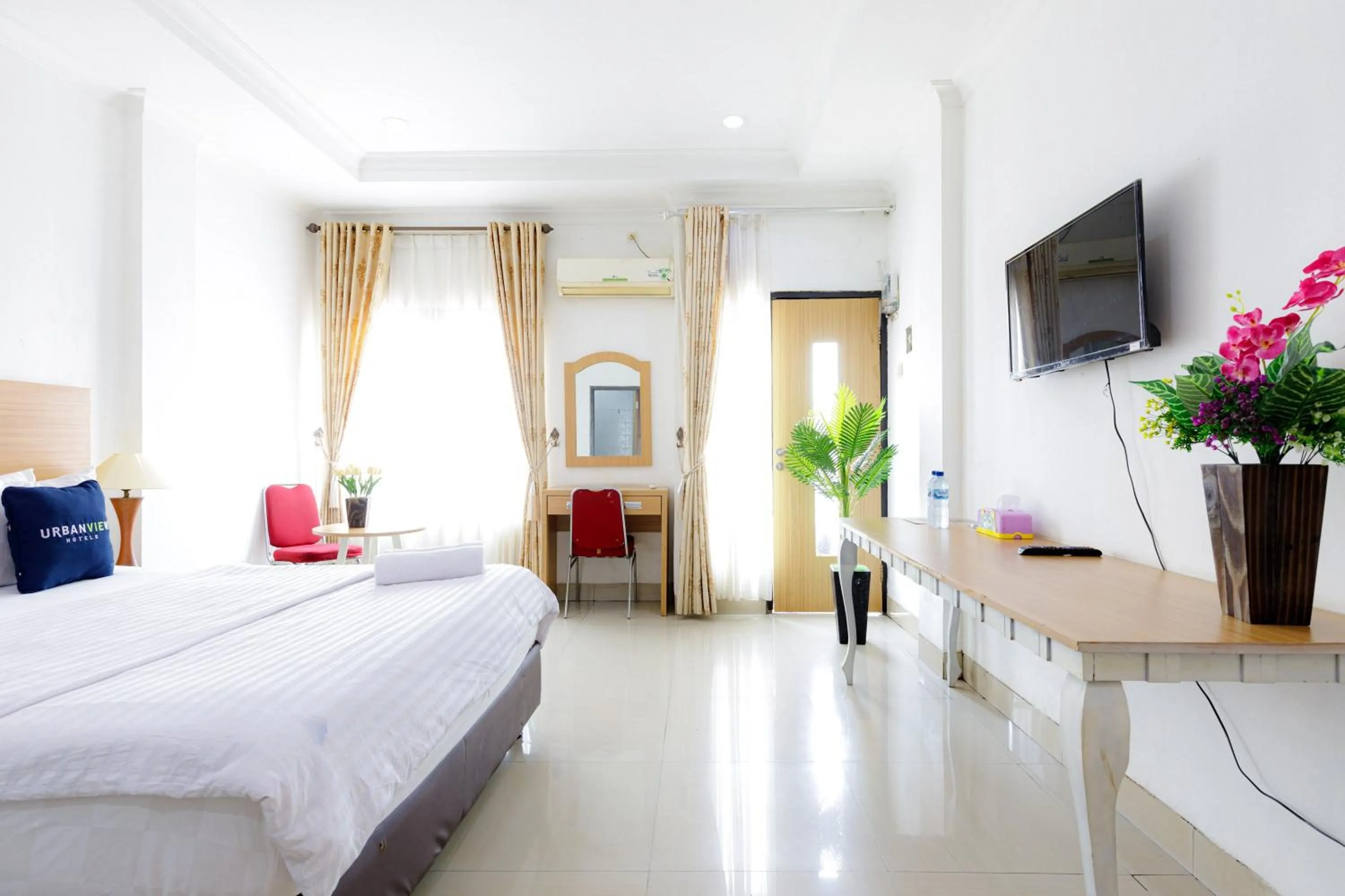 Bedroom, Bed in Urbanview SRB near Mall Ciputra Cibubur by RedDoorz