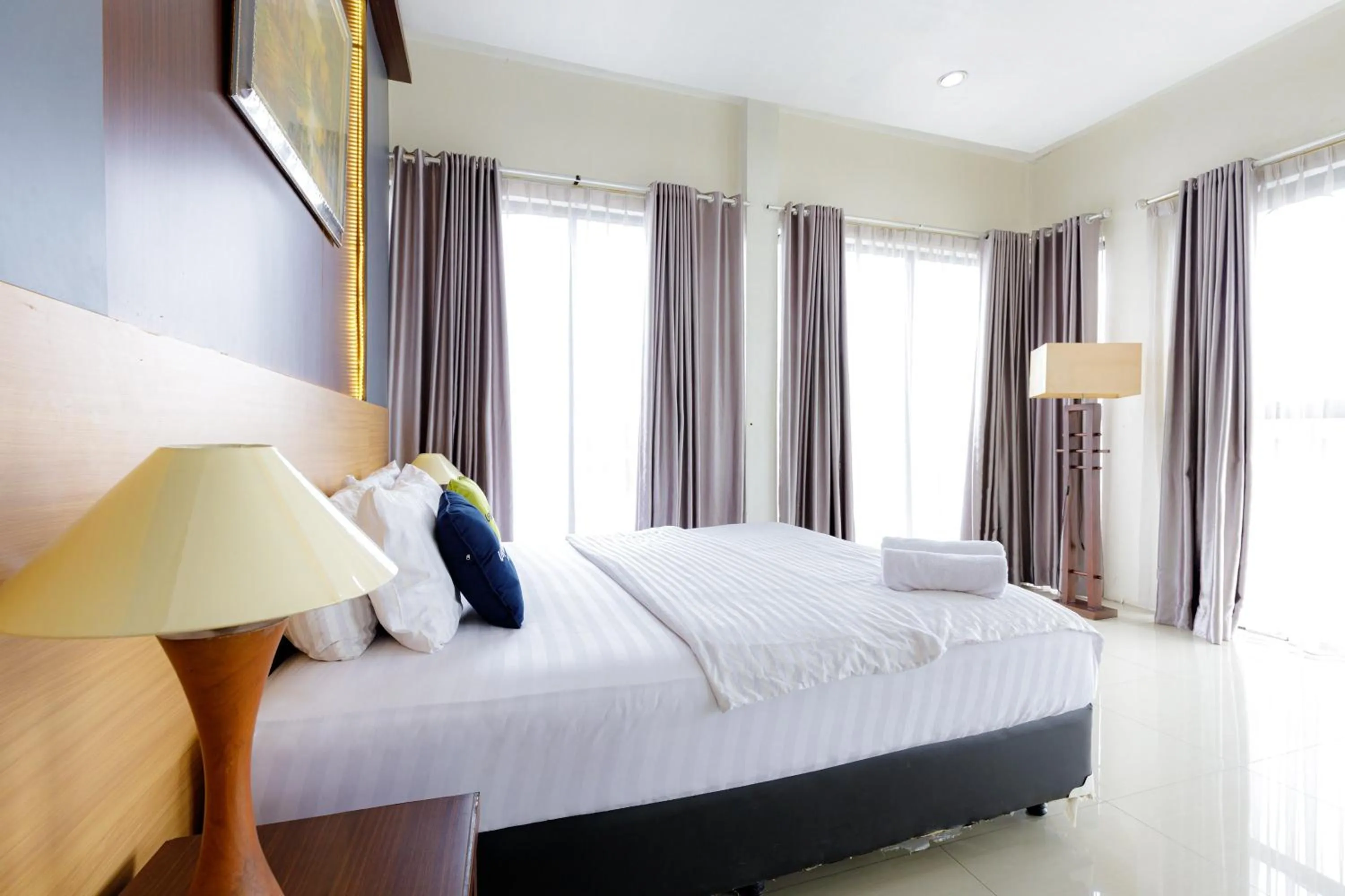 Bedroom, Bed in Urbanview SRB near Mall Ciputra Cibubur by RedDoorz