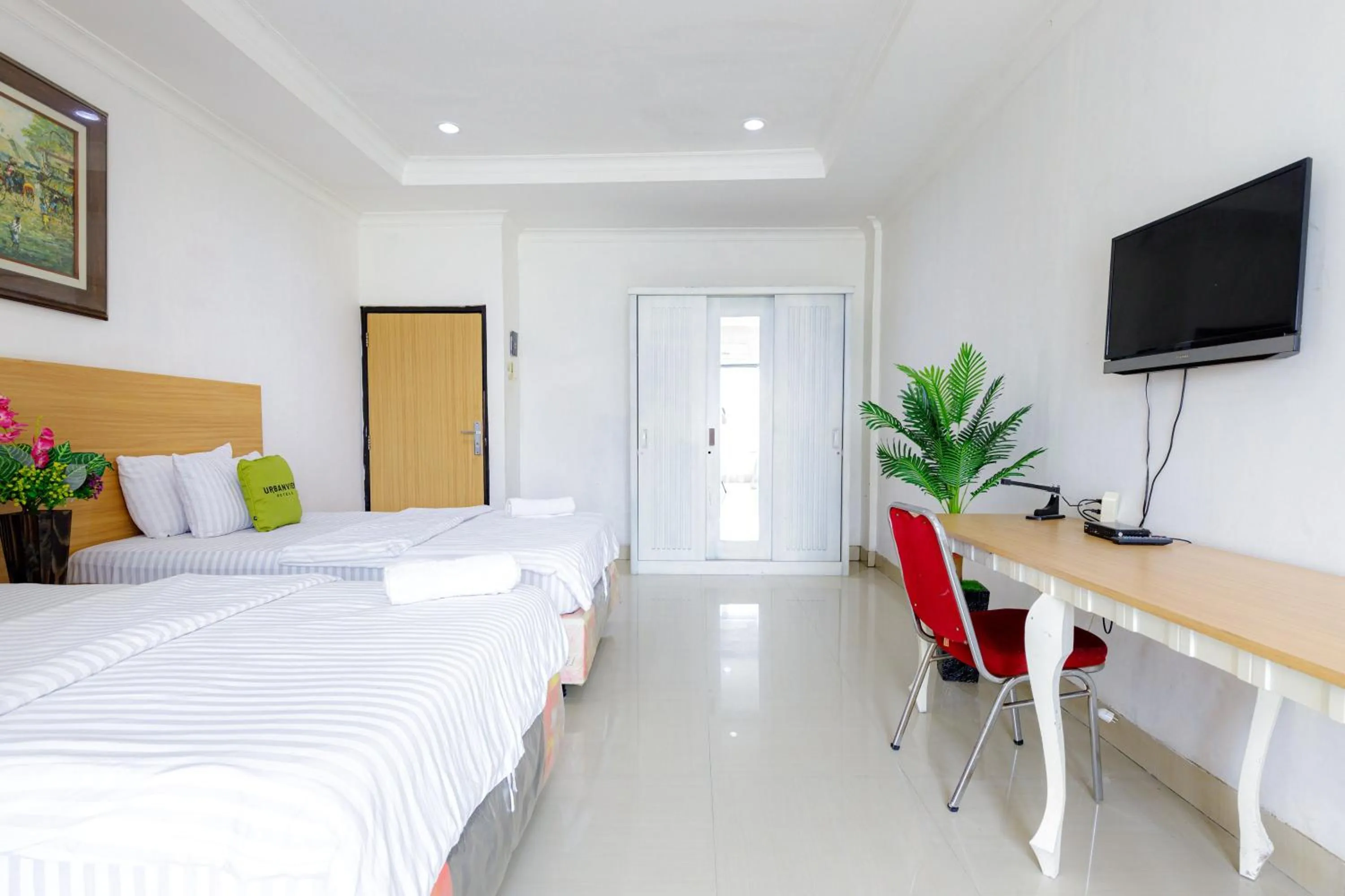 Bedroom, Bed in Urbanview SRB near Mall Ciputra Cibubur by RedDoorz
