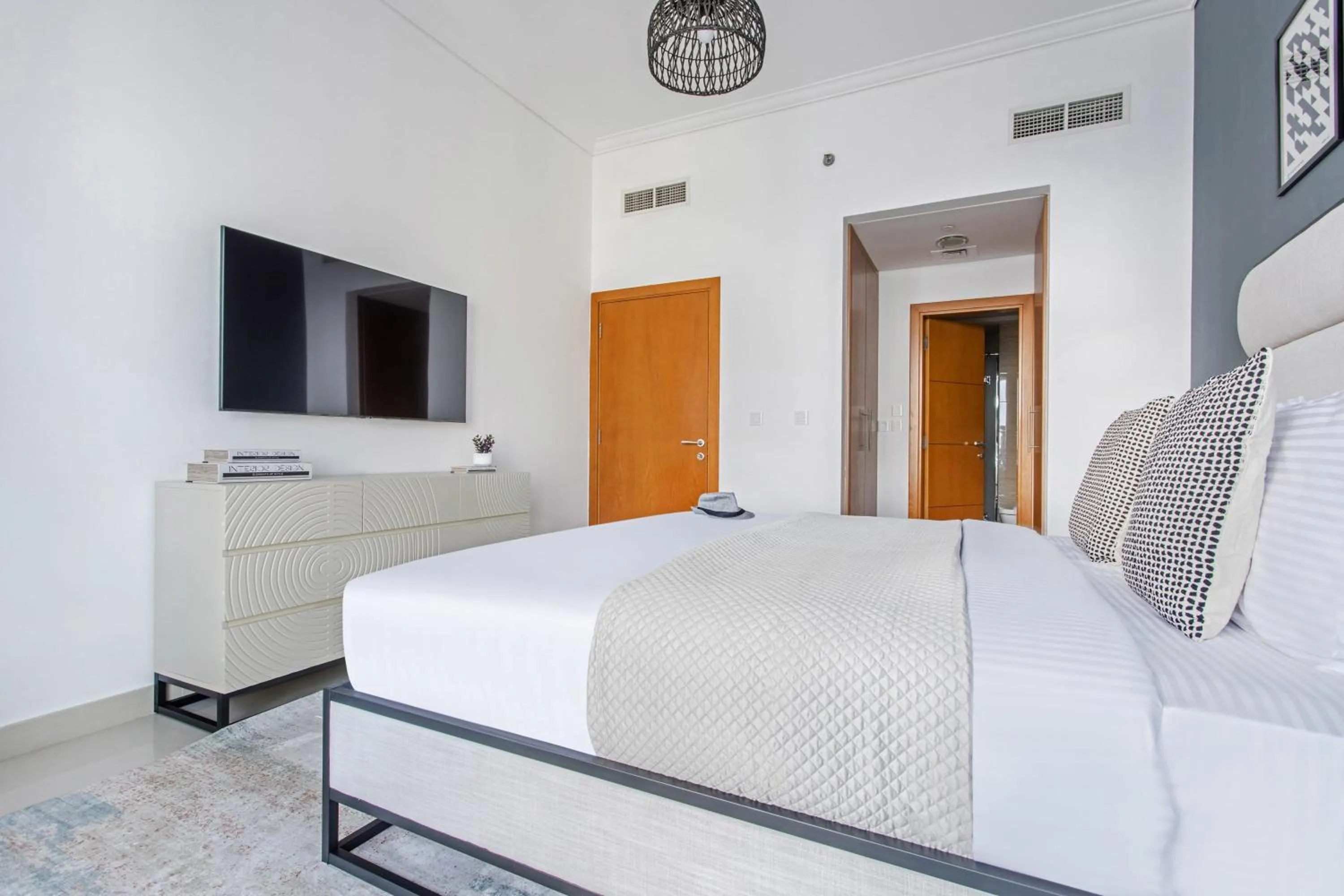 Bed in Frank Porter - Ocean Heights