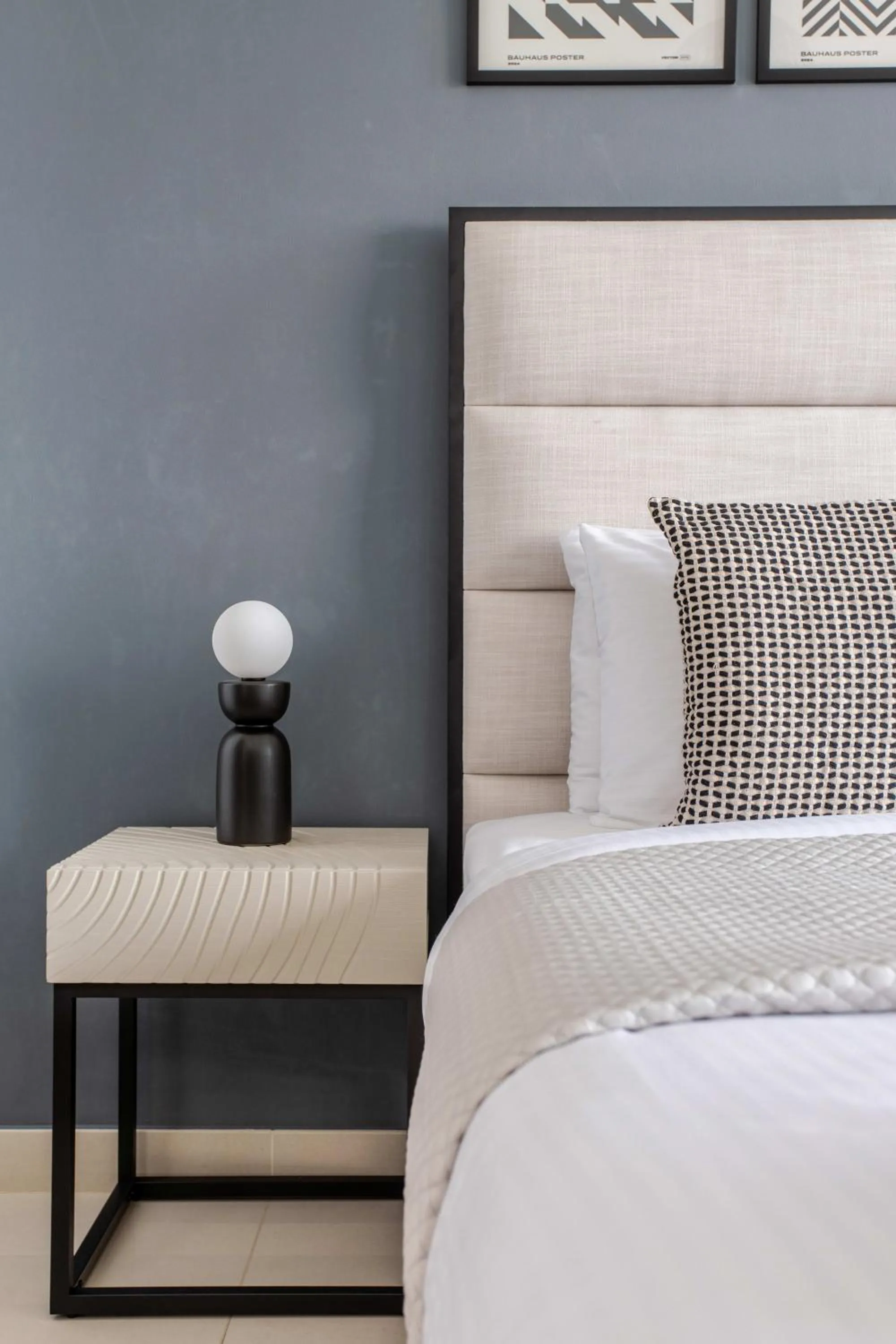 Bed in Frank Porter - Ocean Heights