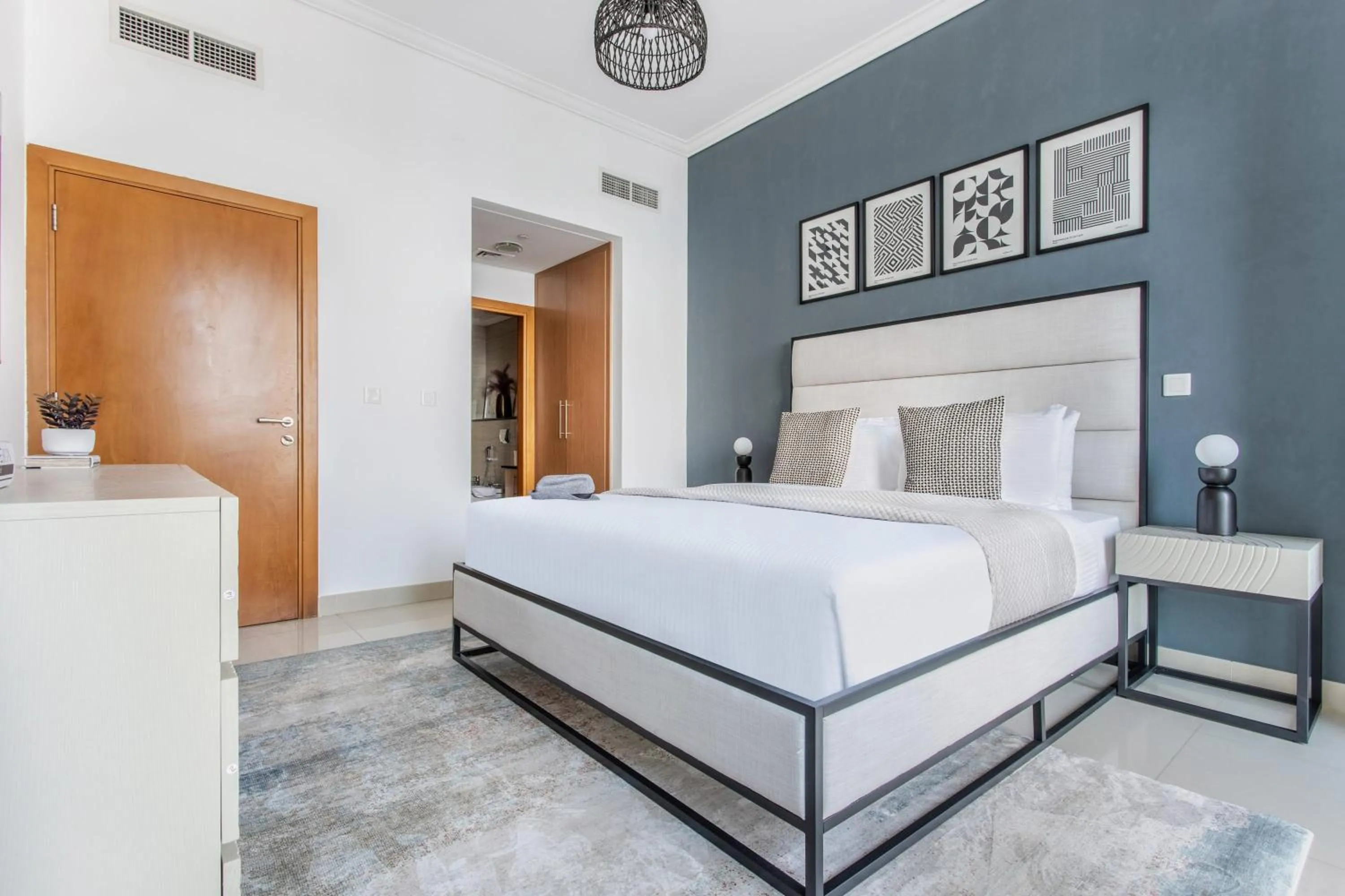 Bed in Frank Porter - Ocean Heights