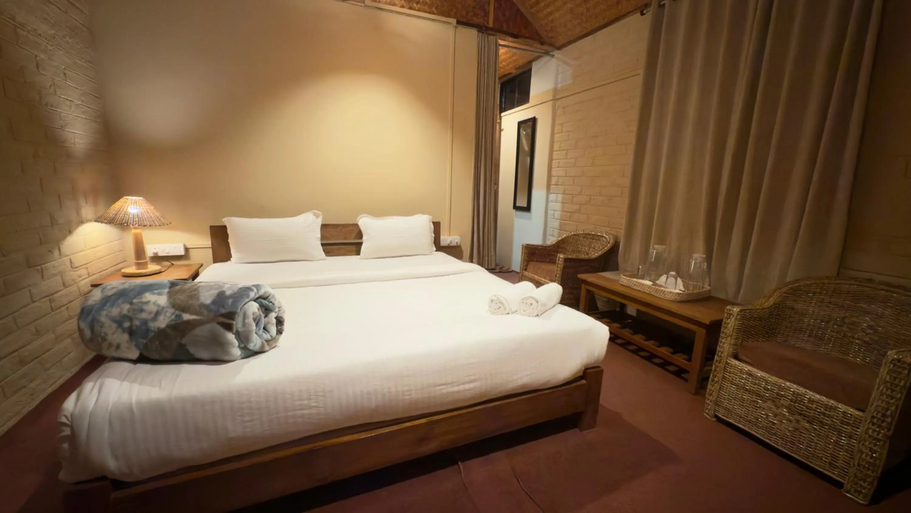 Bedroom, Bed in HABITAS RHINO BY NATURE HUNT