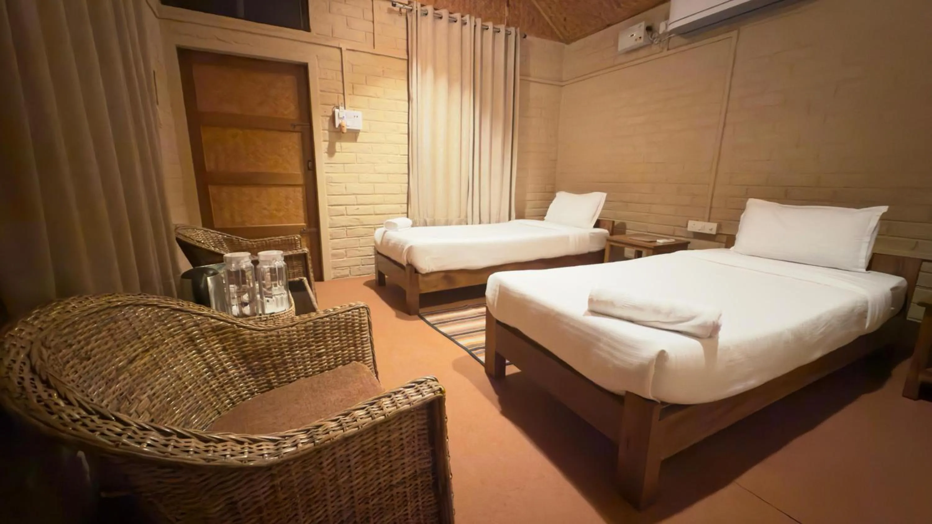 Bedroom, Bed in HABITAS RHINO BY NATURE HUNT