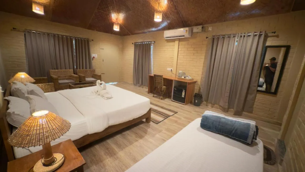 Photo of the whole room, Bed in HABITAS RHINO BY NATURE HUNT