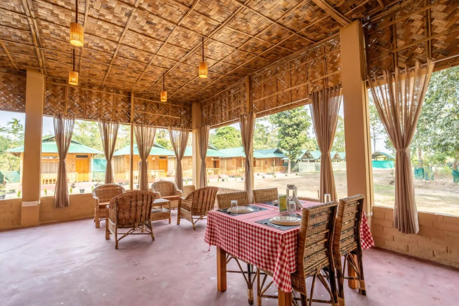 Restaurant/places to eat in HABITAS RHINO BY NATURE HUNT