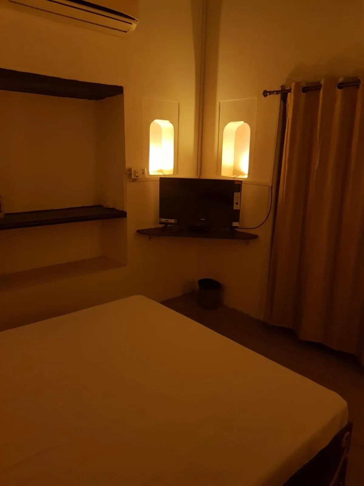 Bed in Chhoti Kothi - A Heritage Homestay by the Ganges