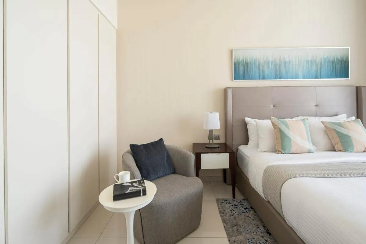 Bed in Frank Porter - Avanti Tower