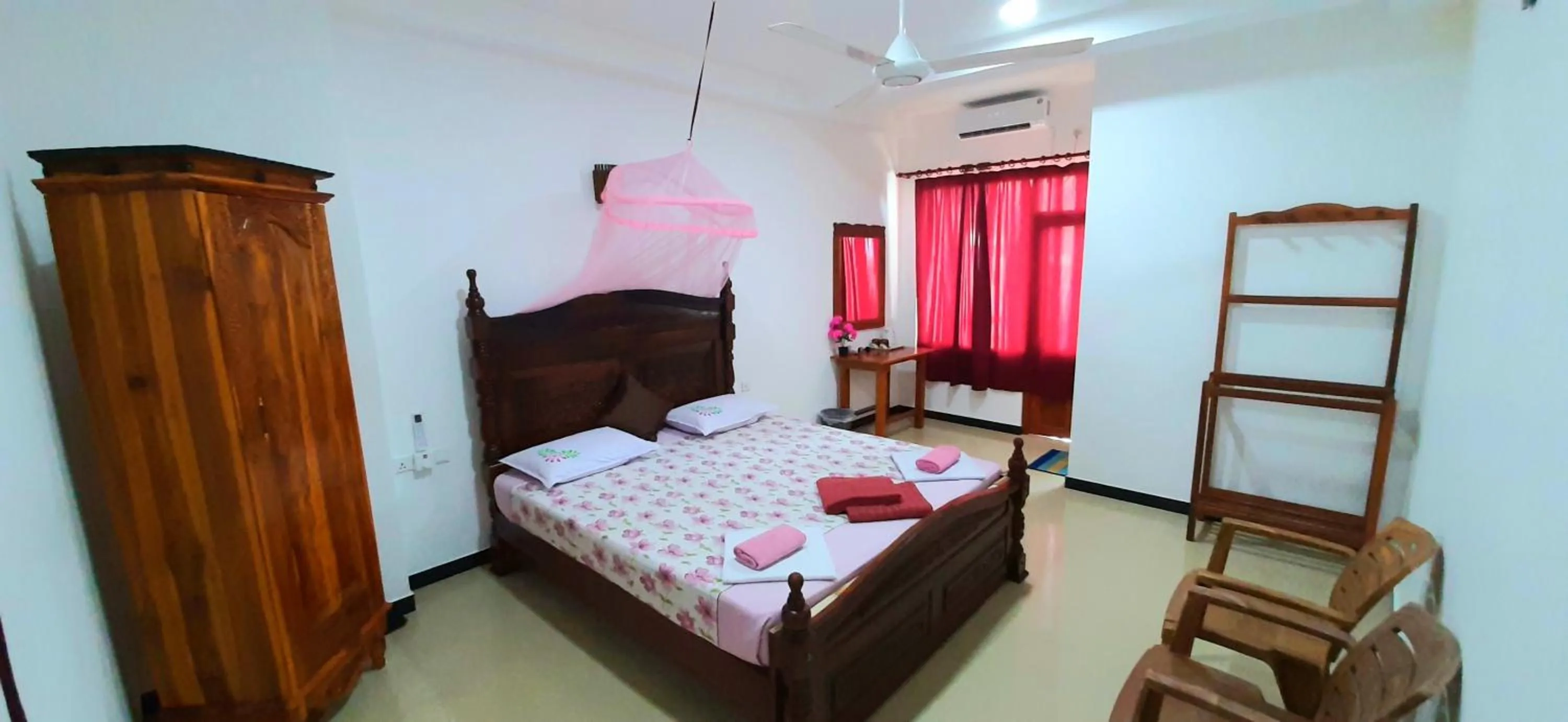 Deluxe Double Room with Balcony in Dream Palace Family Guest House Mirissa , Beach 50m