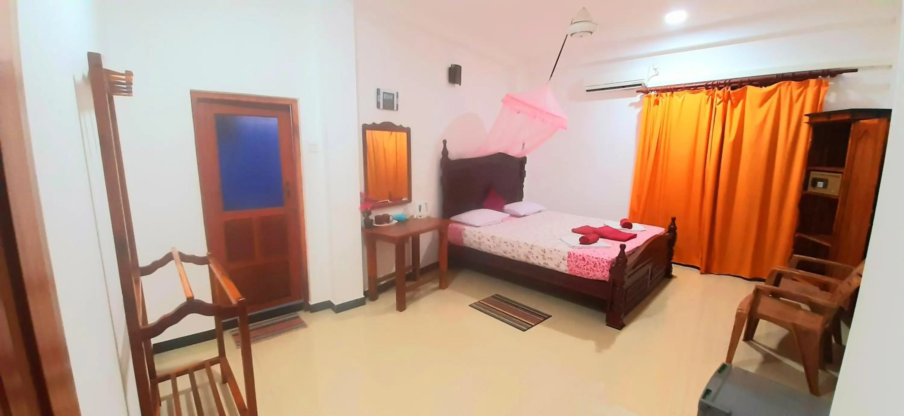 Deluxe Double Room in Dream Palace Family Guest House Mirissa , Beach 50m