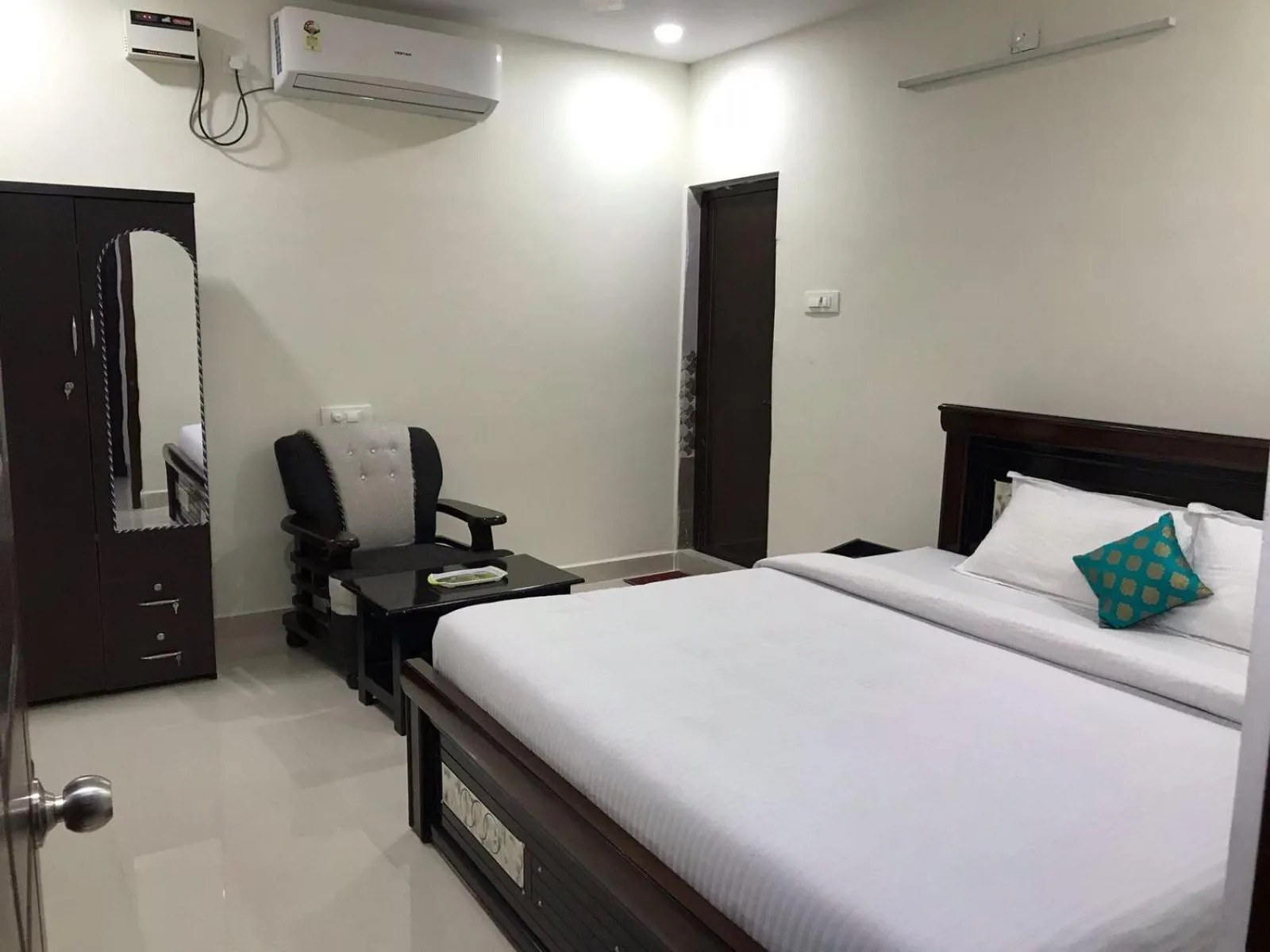 Bed in Sri Kamakshi Bhavan