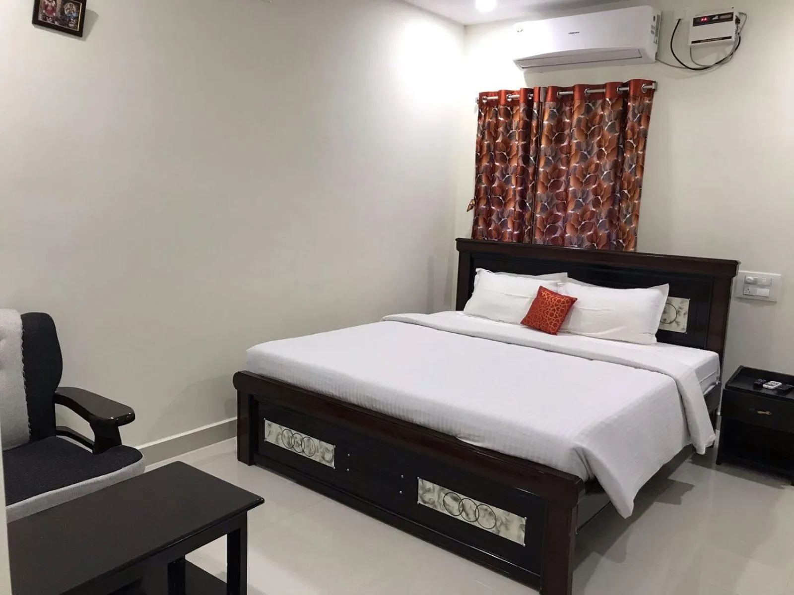 Bed in Sri Kamakshi Bhavan