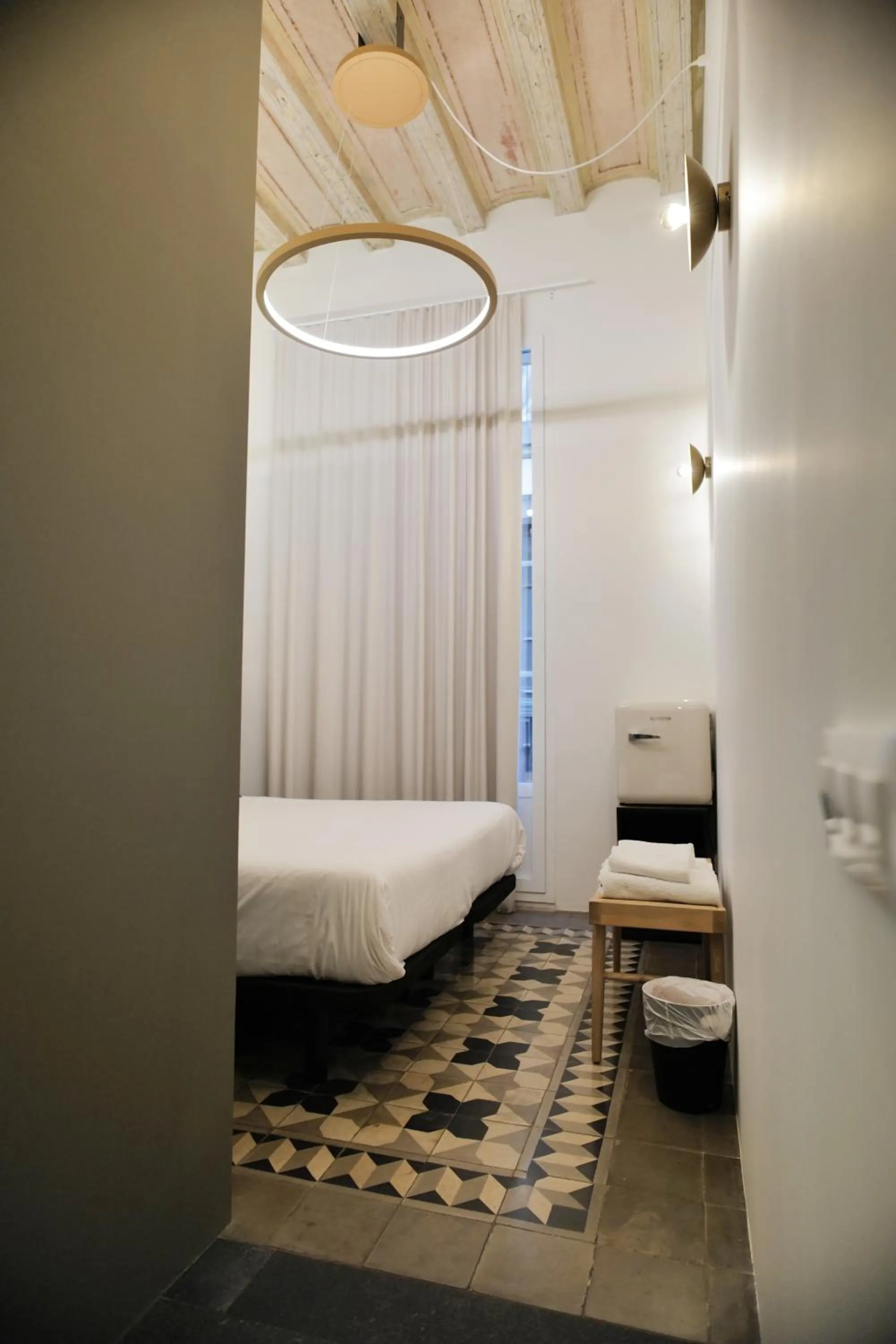 Property building, Bed in Hostal Porxos Garden