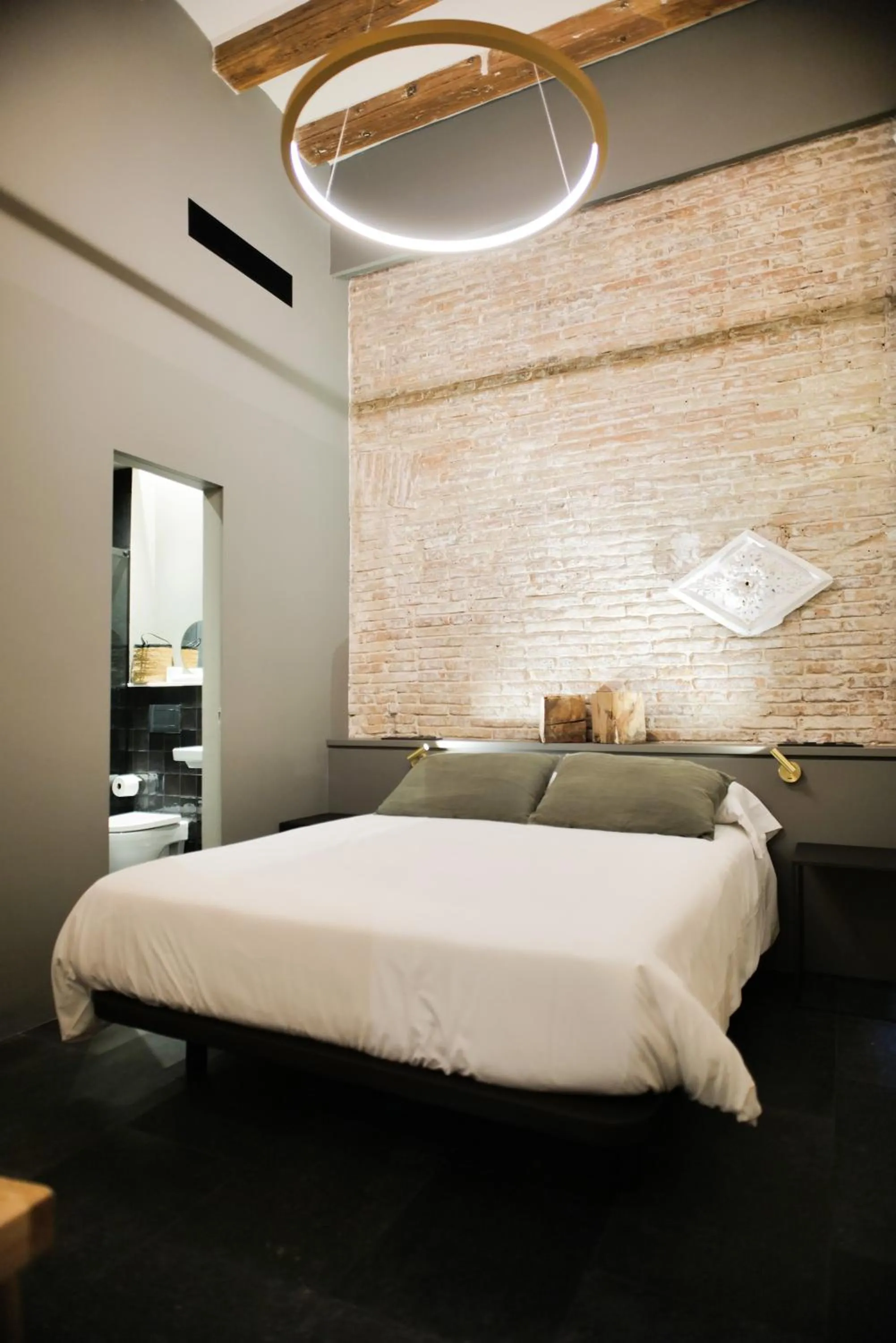 Property building, Bed in Hostal Porxos Garden