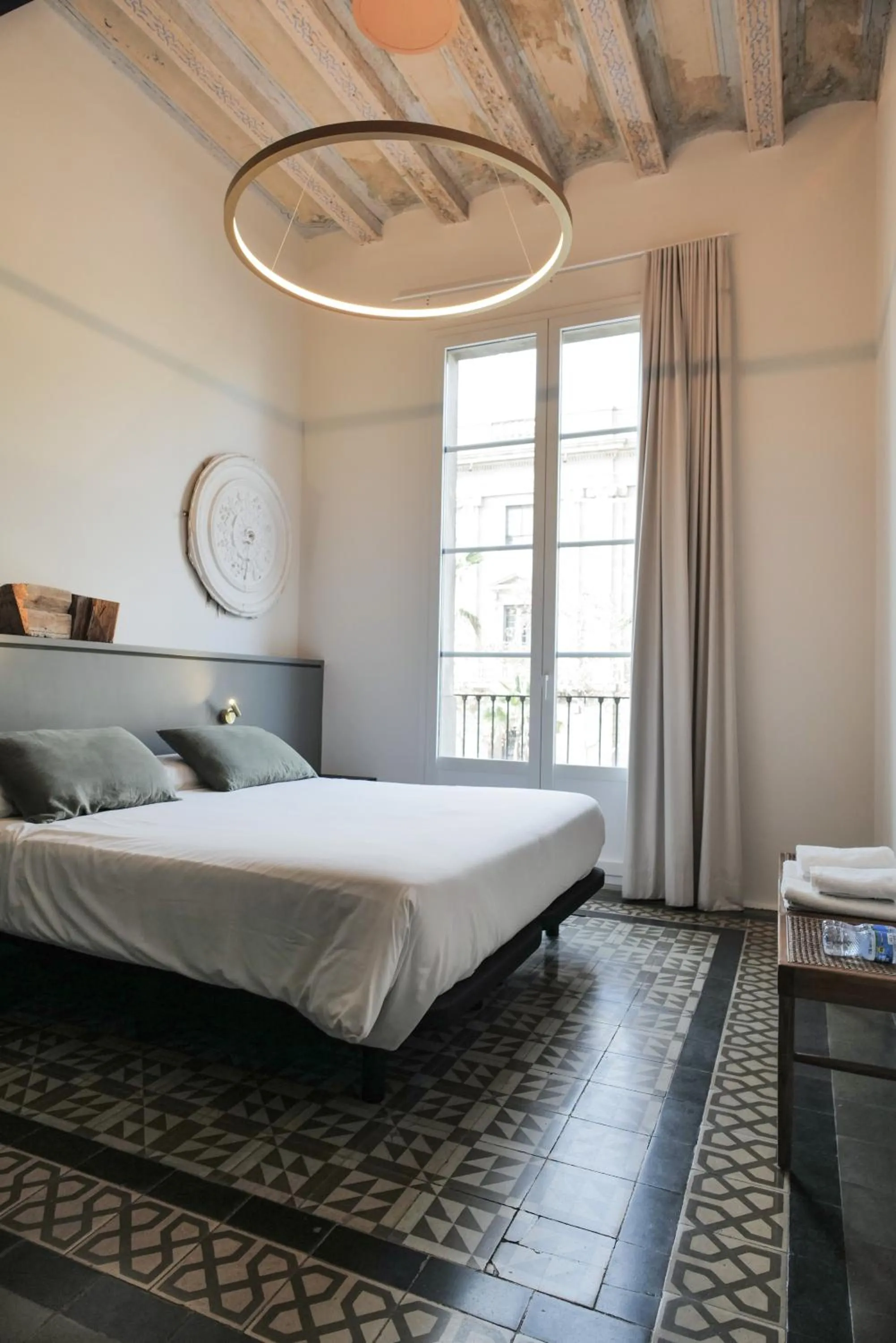 Property building, Bed in Hostal Porxos Garden