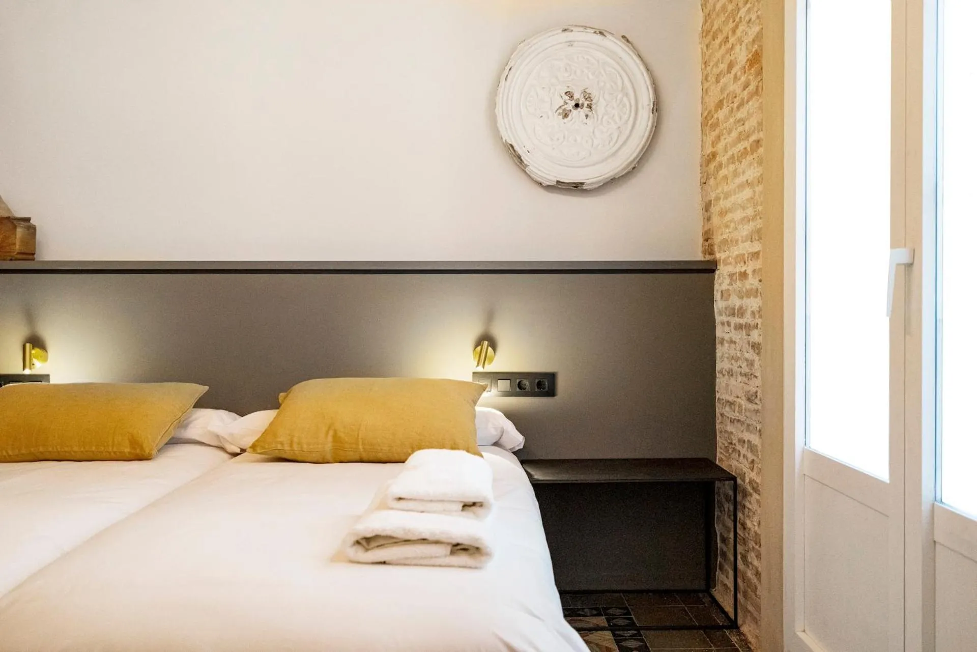 Photo of the whole room, Bed in Hostal Porxos Garden