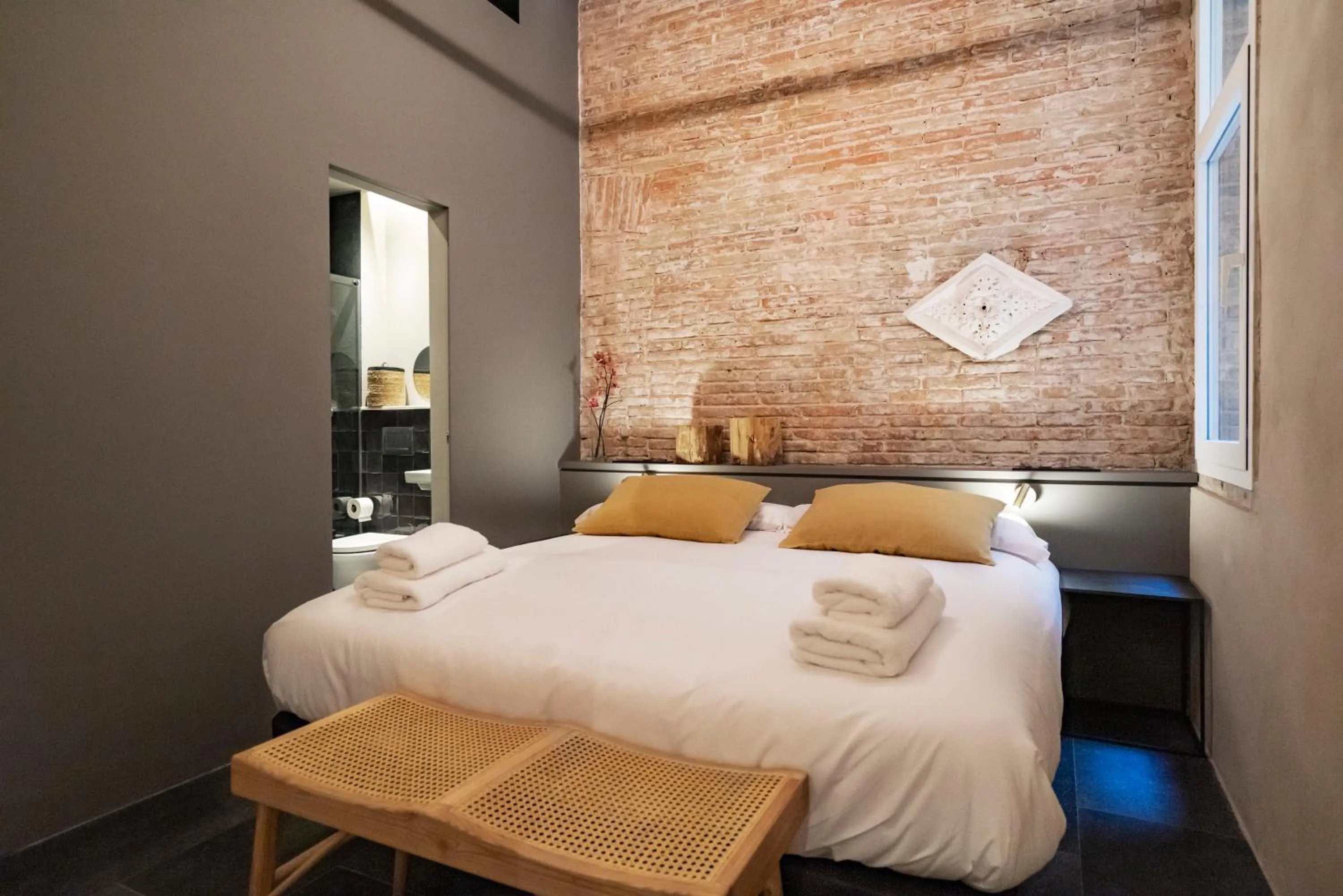Photo of the whole room, Bed in Hostal Porxos Garden