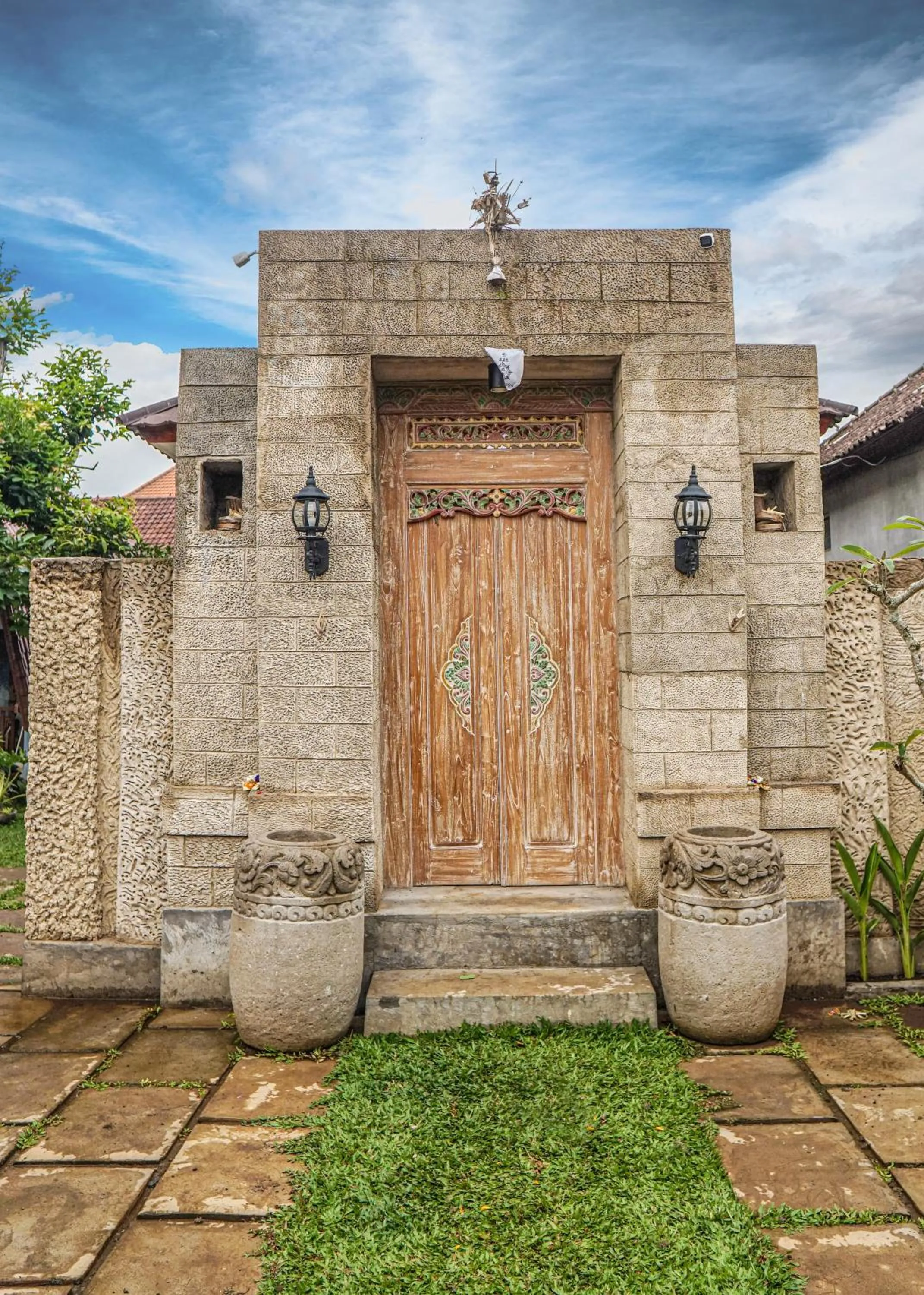 Facade/entrance in Nyamane Ubud Green View Villas by EPS