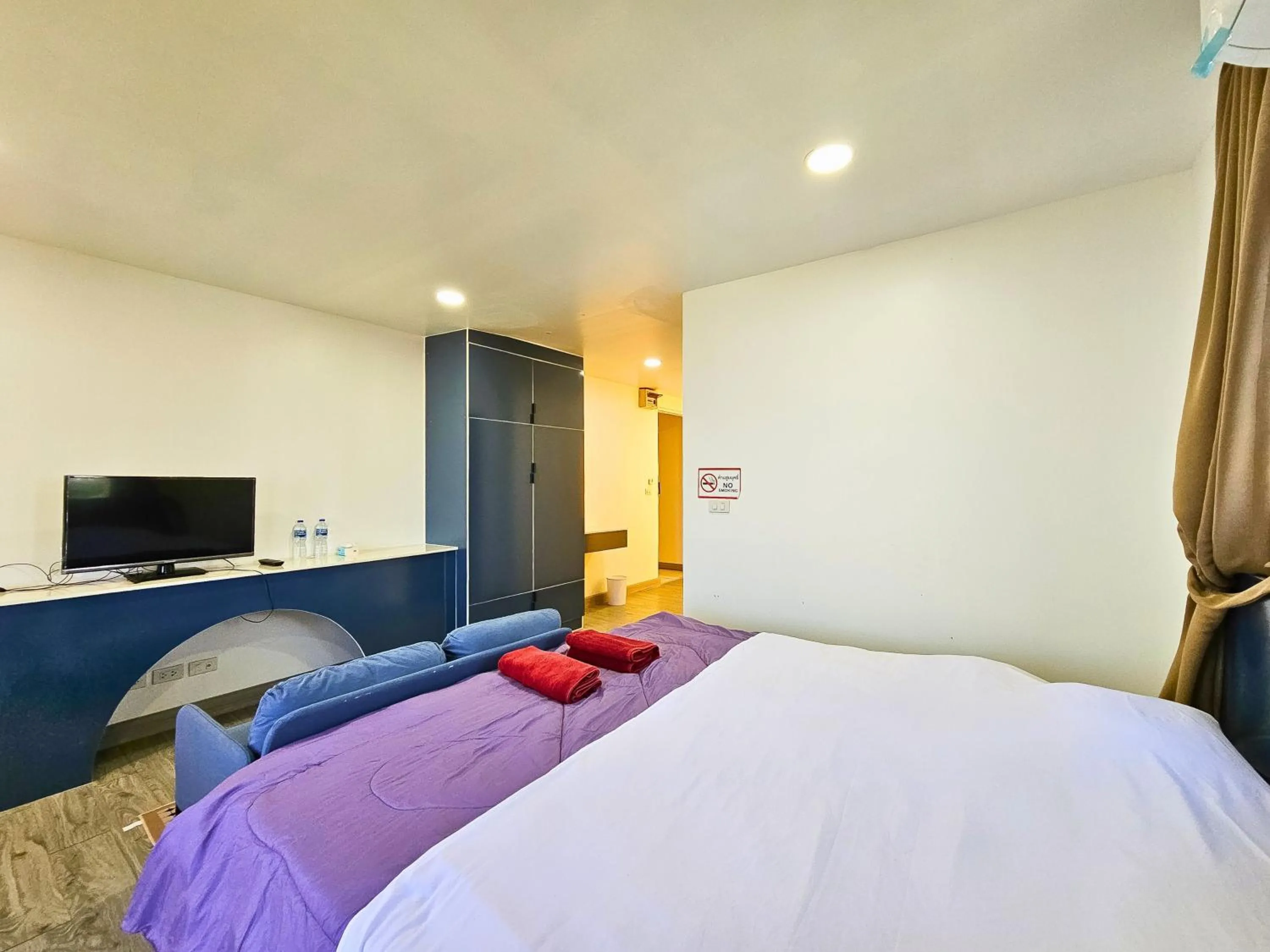 Bed in Goldsmith Bangkok Residence