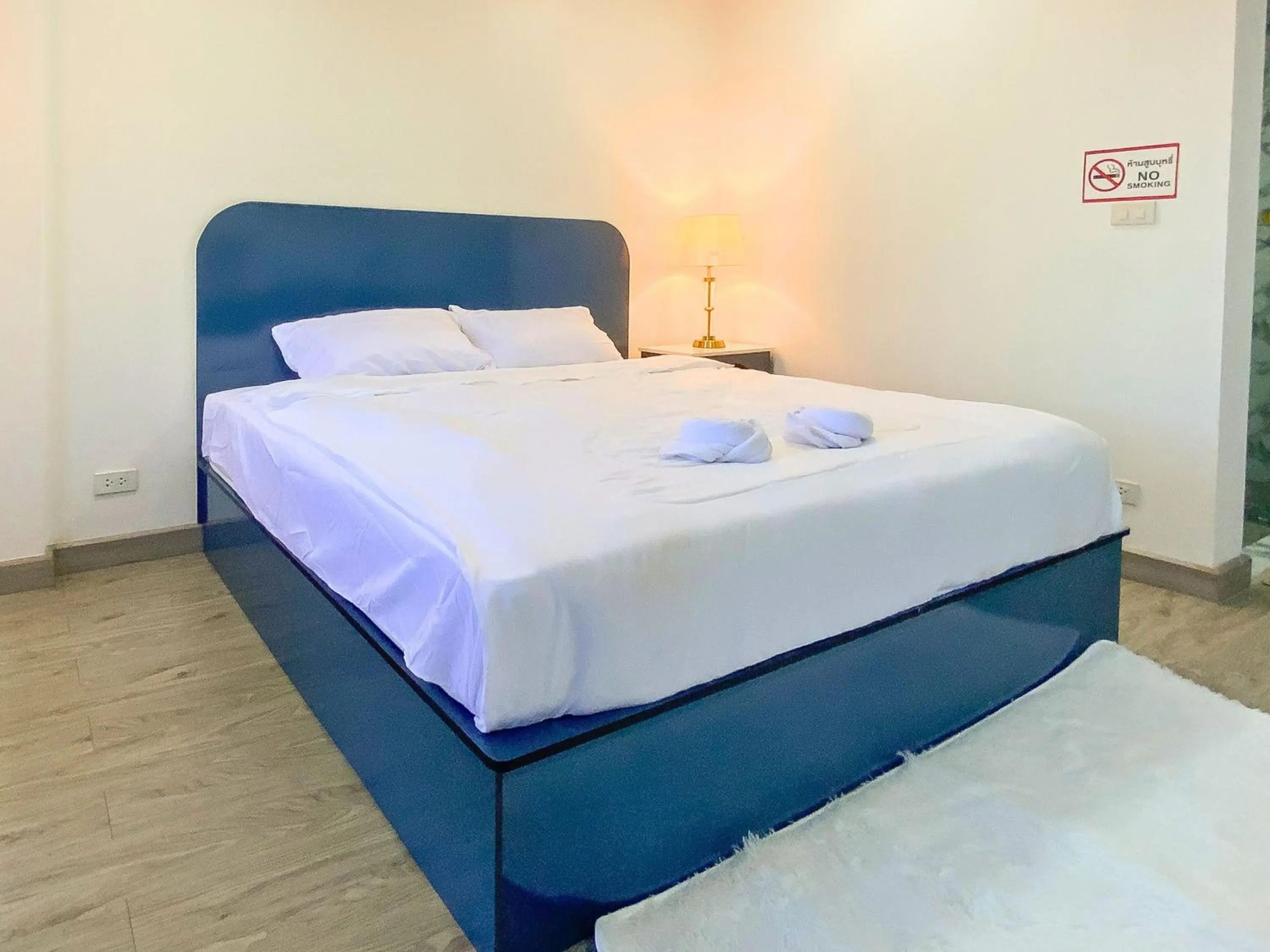 Bed in Goldsmith Bangkok Residence