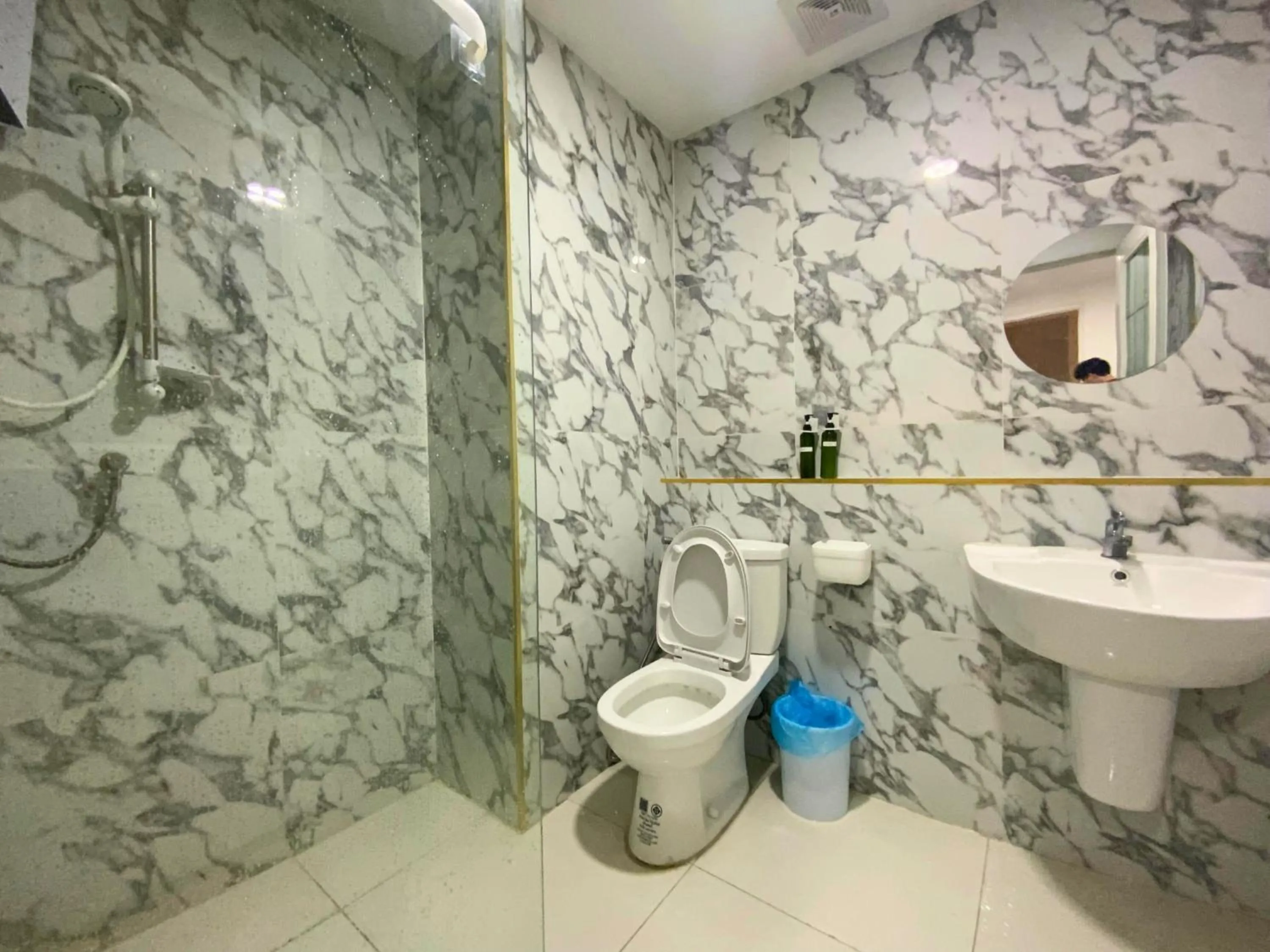 Shower in Goldsmith Bangkok Residence