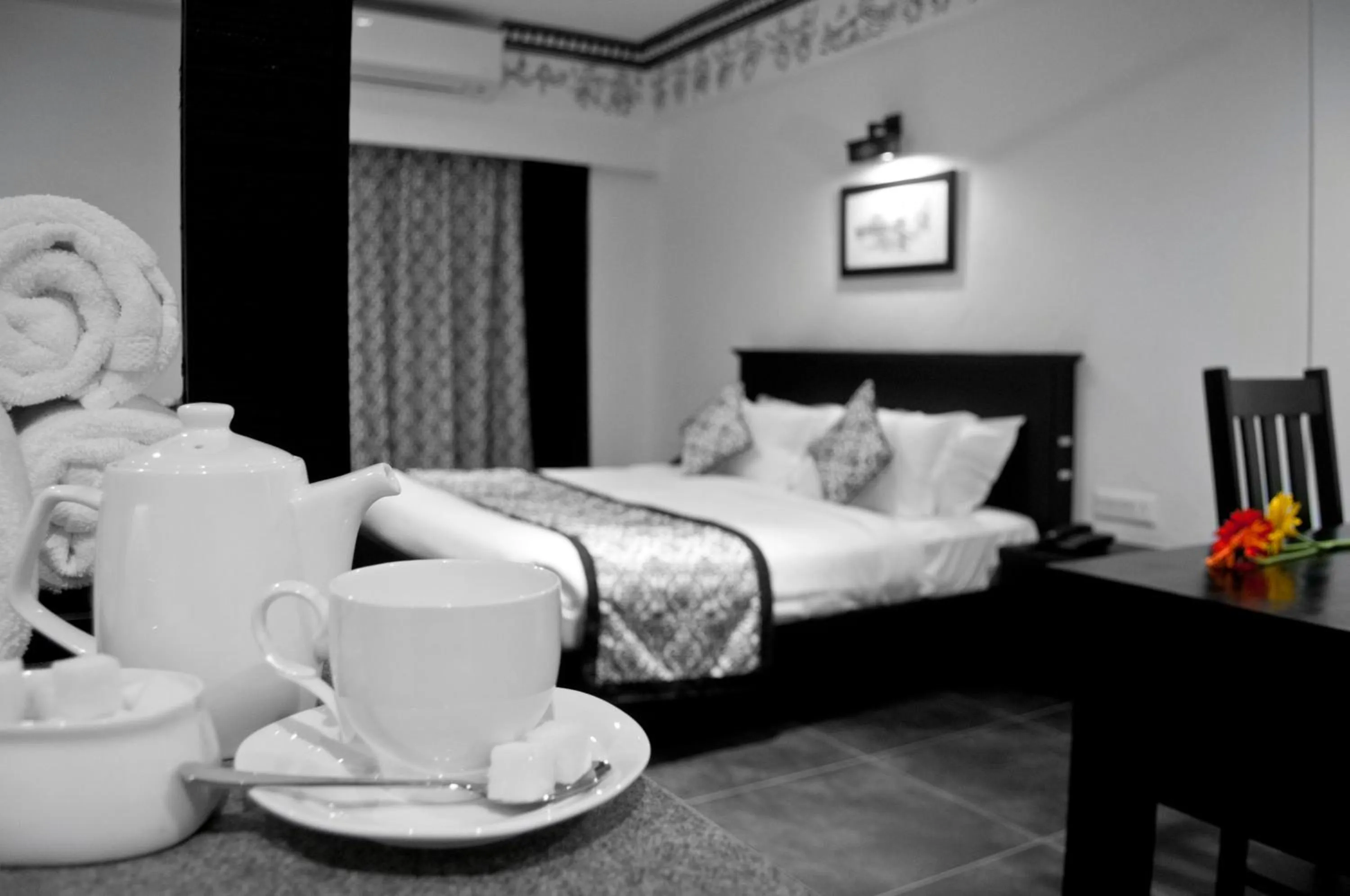 Coffee/tea facilities, Bed in Liwa - The Transit Hotel, Bengaluru