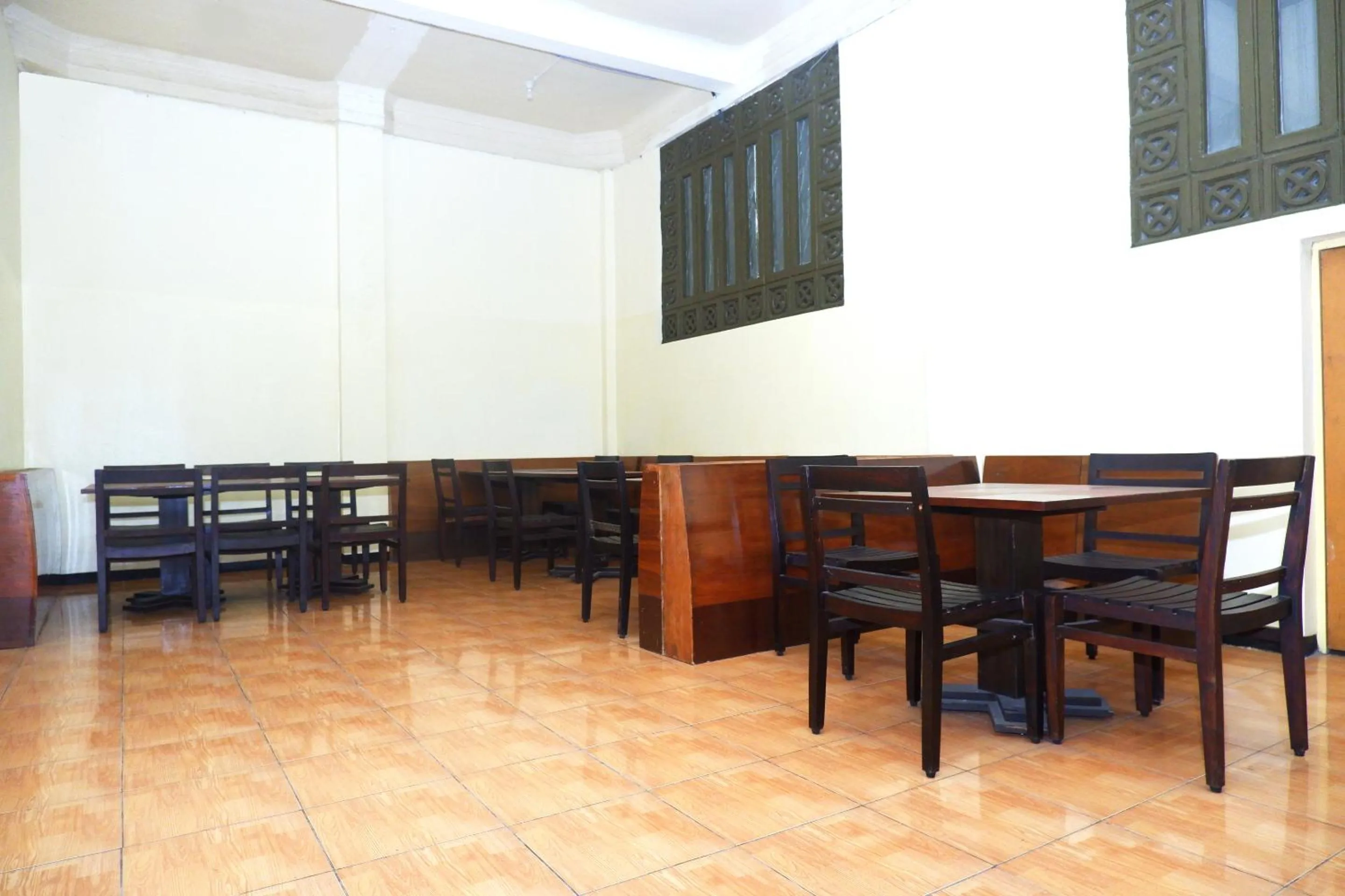 Restaurant/places to eat in Hotel Pelangi Indah