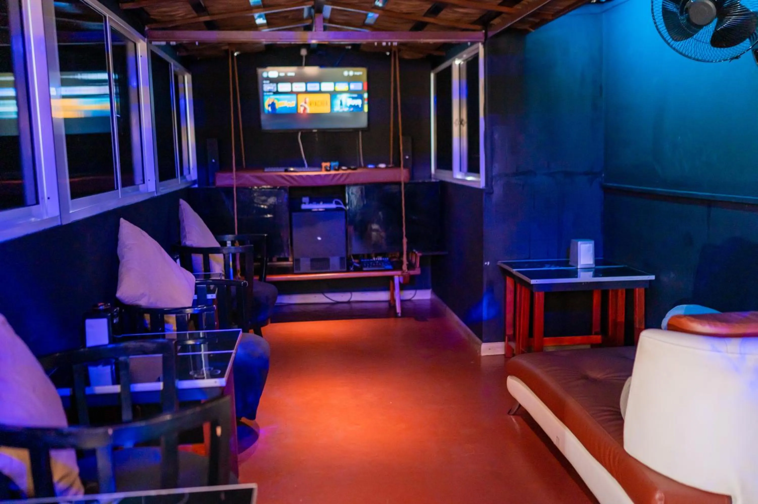 Restaurant/places to eat in ZAN Lodge