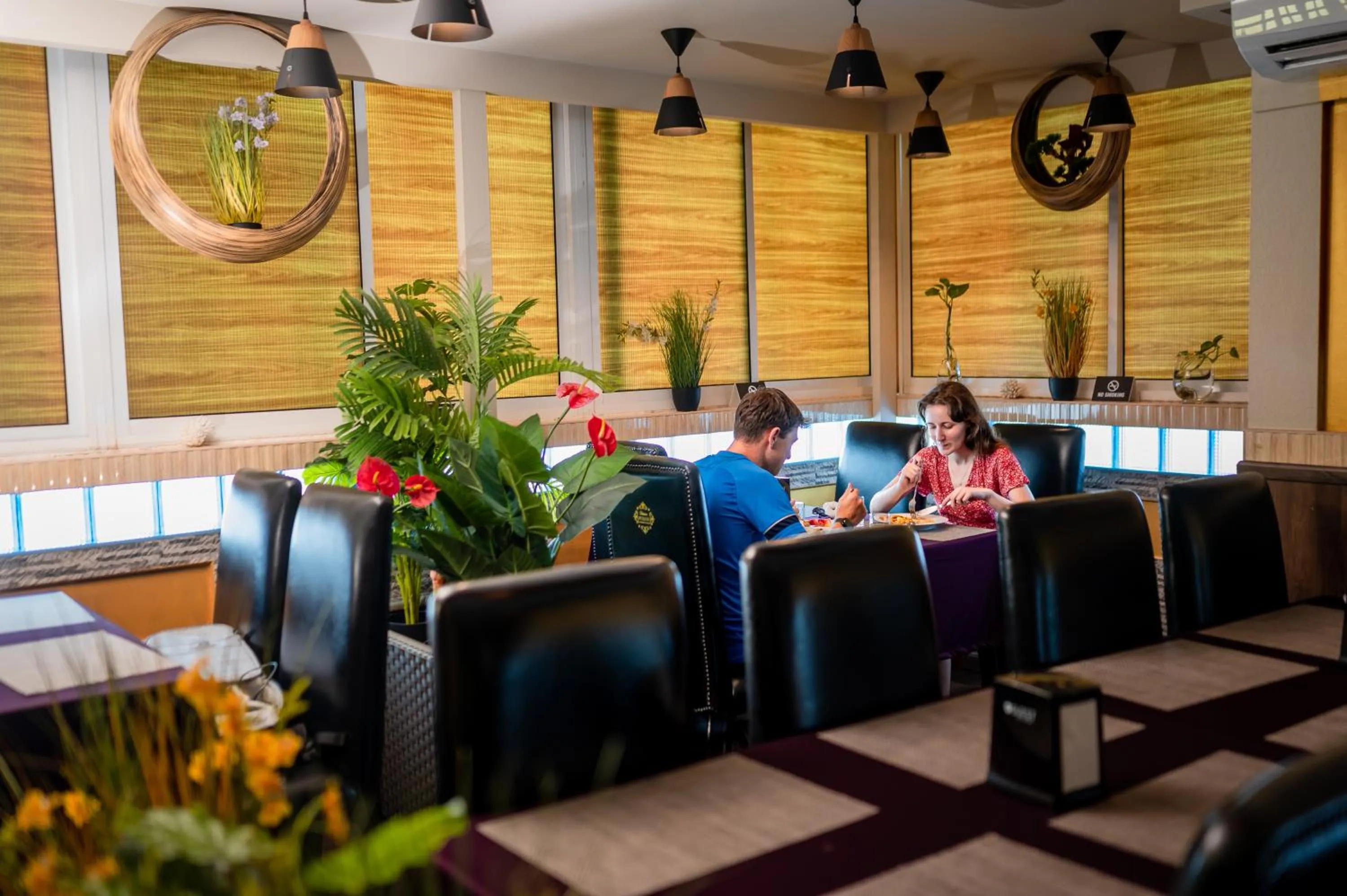 Restaurant/places to eat in ZAN Lodge