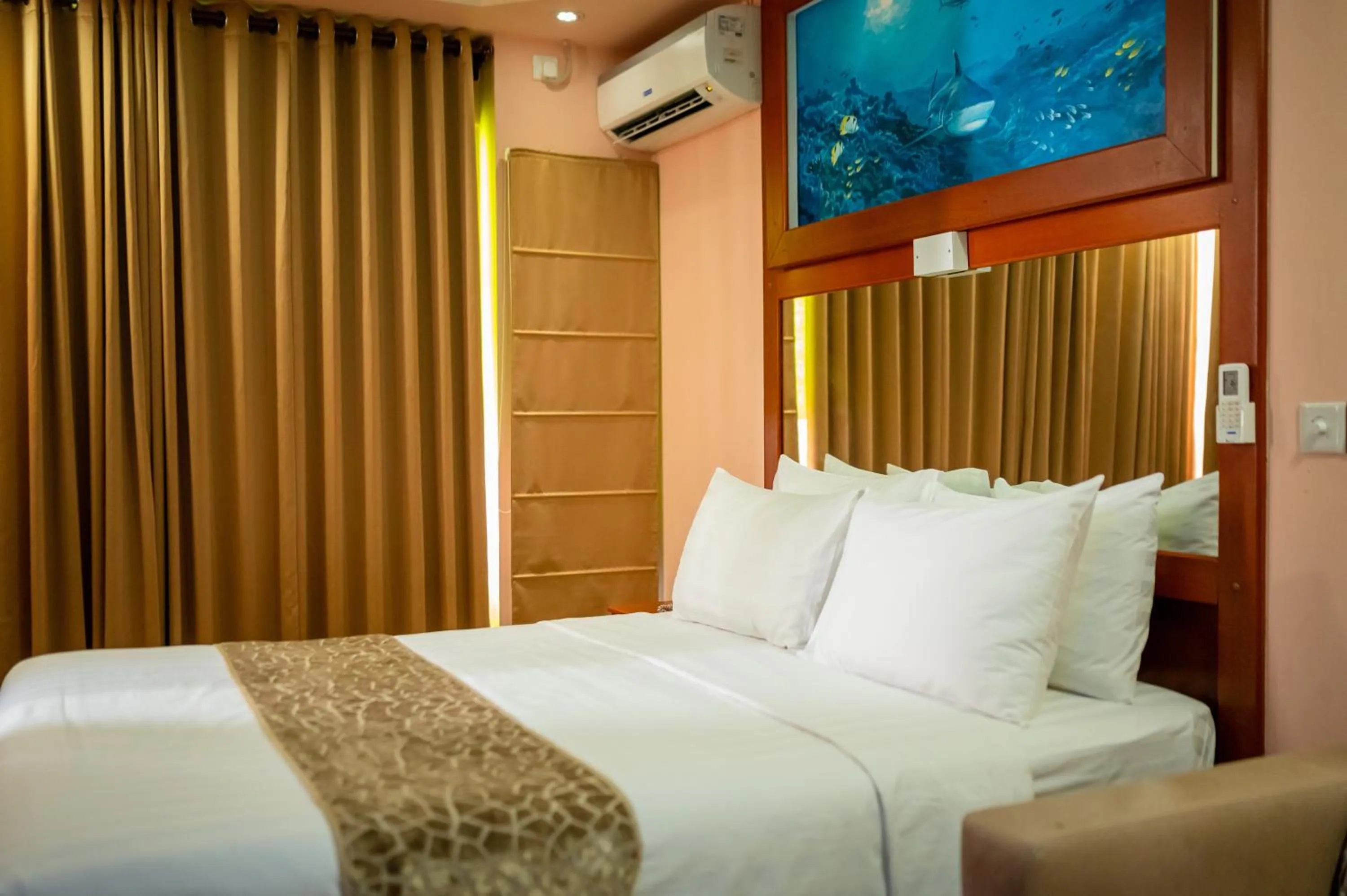 Photo of the whole room, Bed in ZAN Lodge