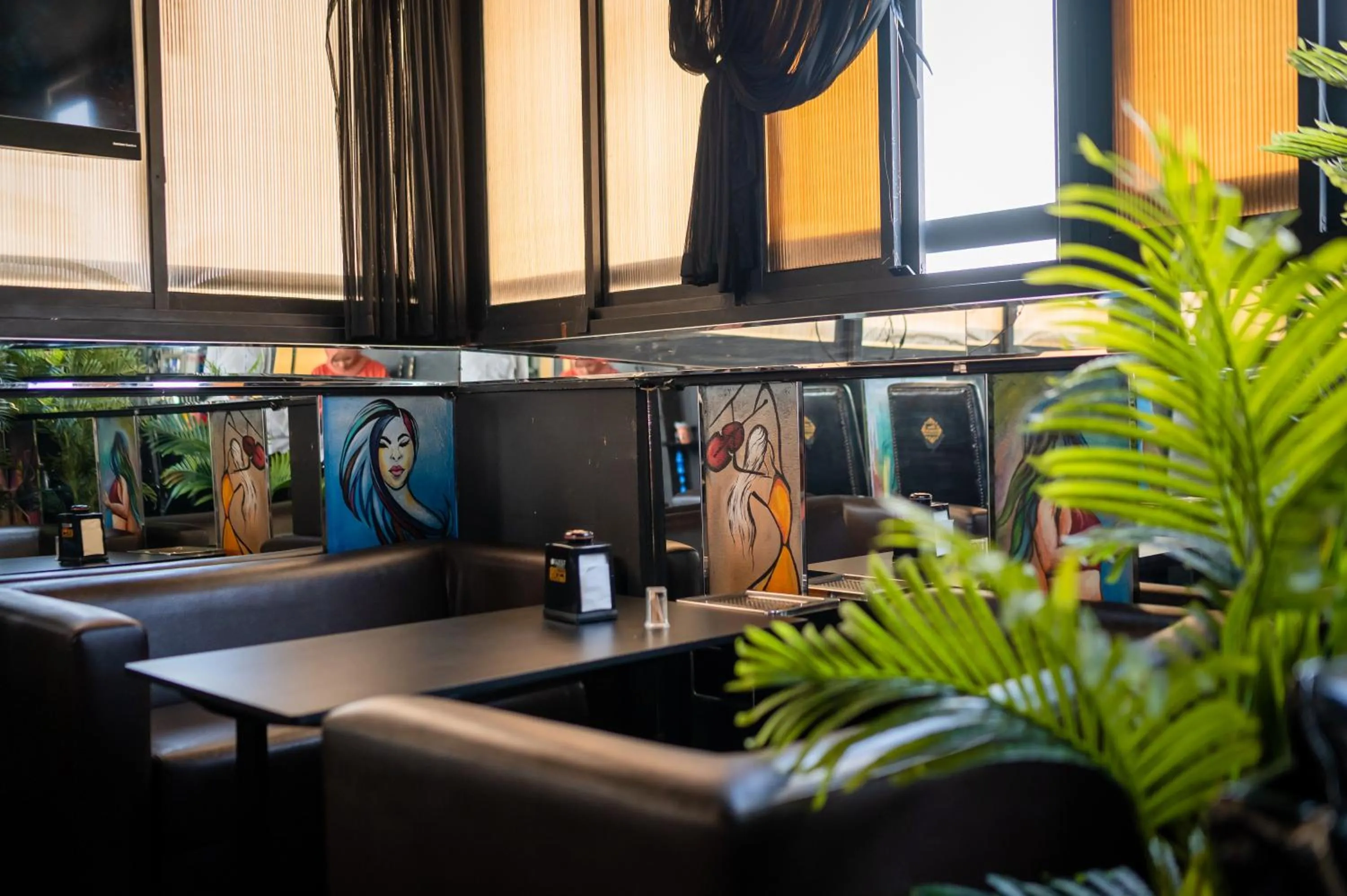 Restaurant/places to eat in ZAN Lodge