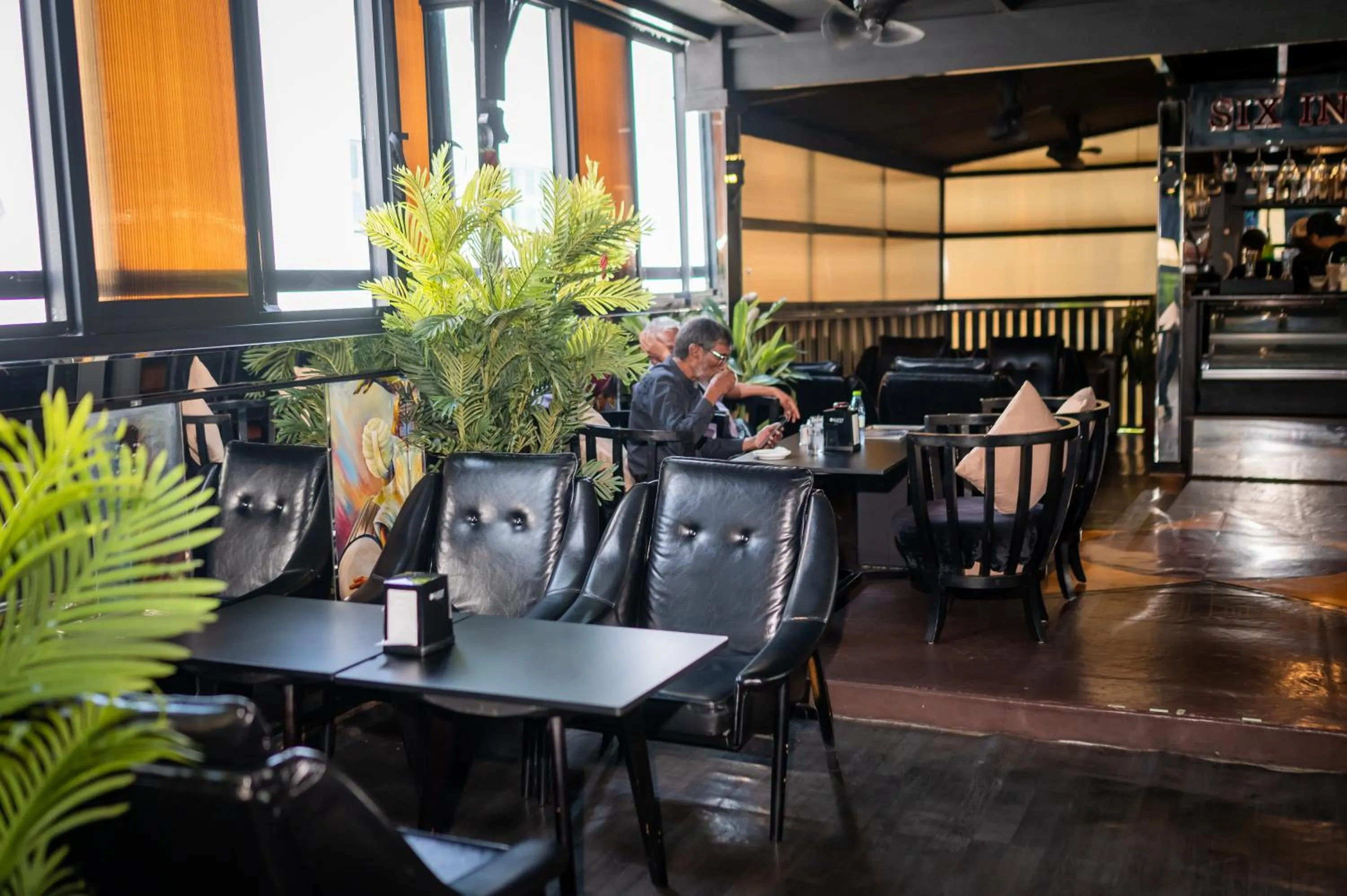 Restaurant/places to eat in ZAN Lodge