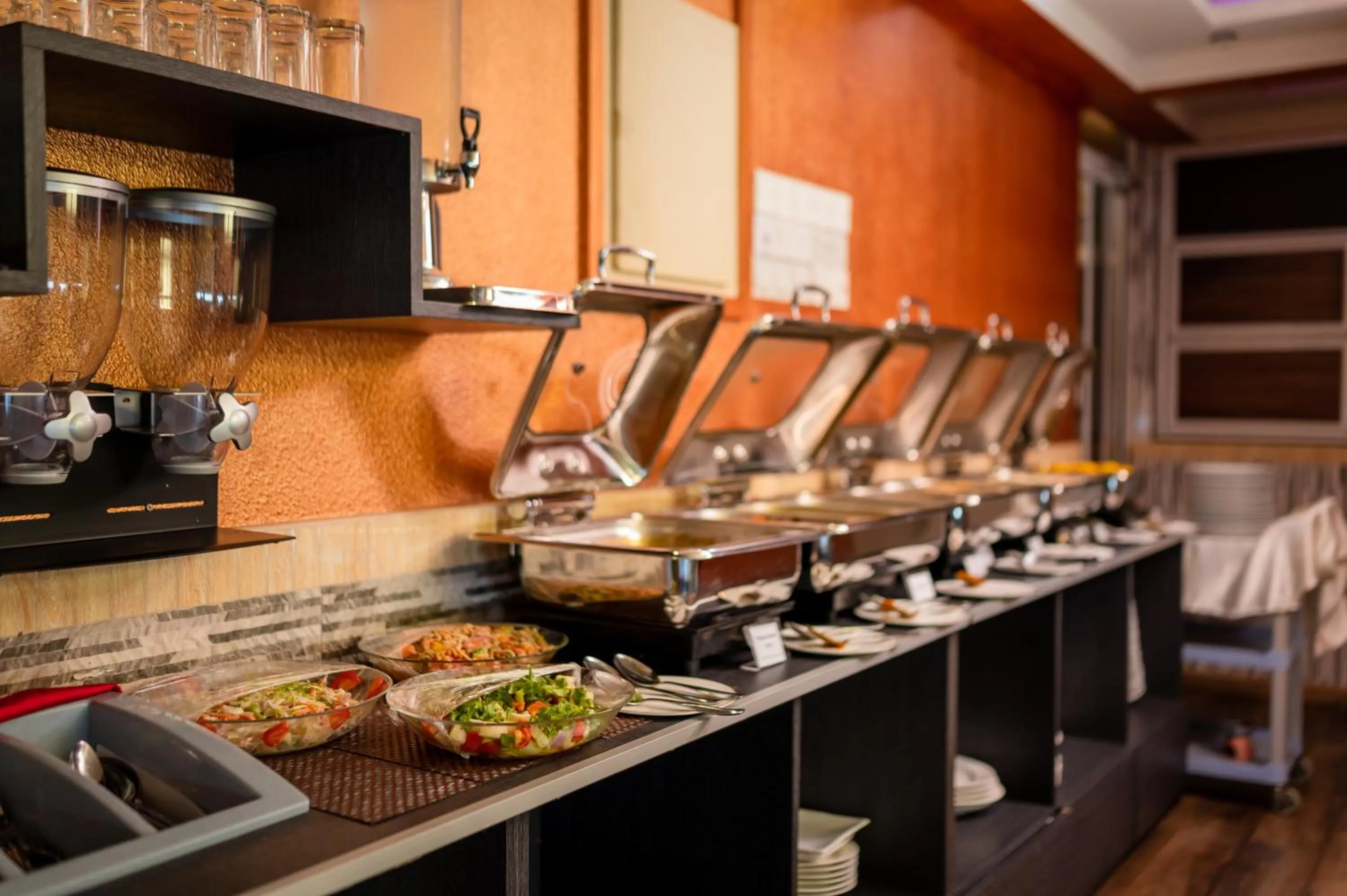 Restaurant/places to eat in ZAN Lodge