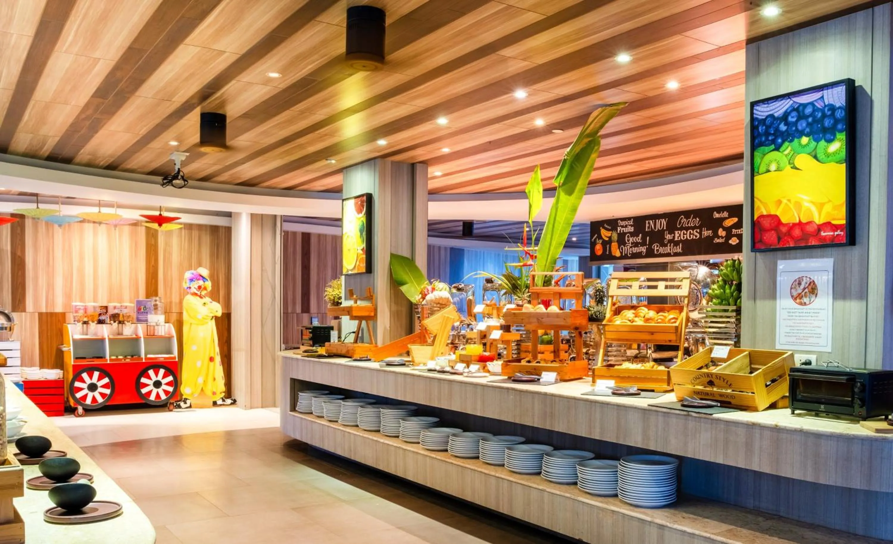 Restaurant/places to eat in Holiday Inn Resort Phuket Karon Beach by IHG