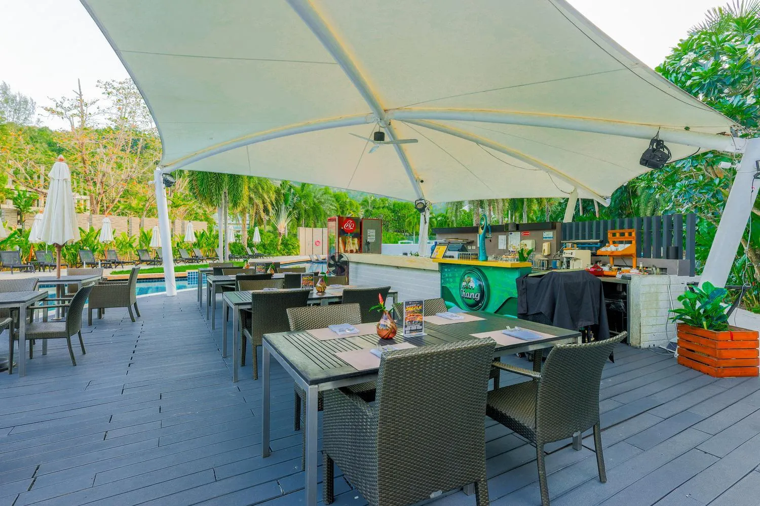 Restaurant/places to eat in Holiday Inn Resort Phuket Karon Beach by IHG