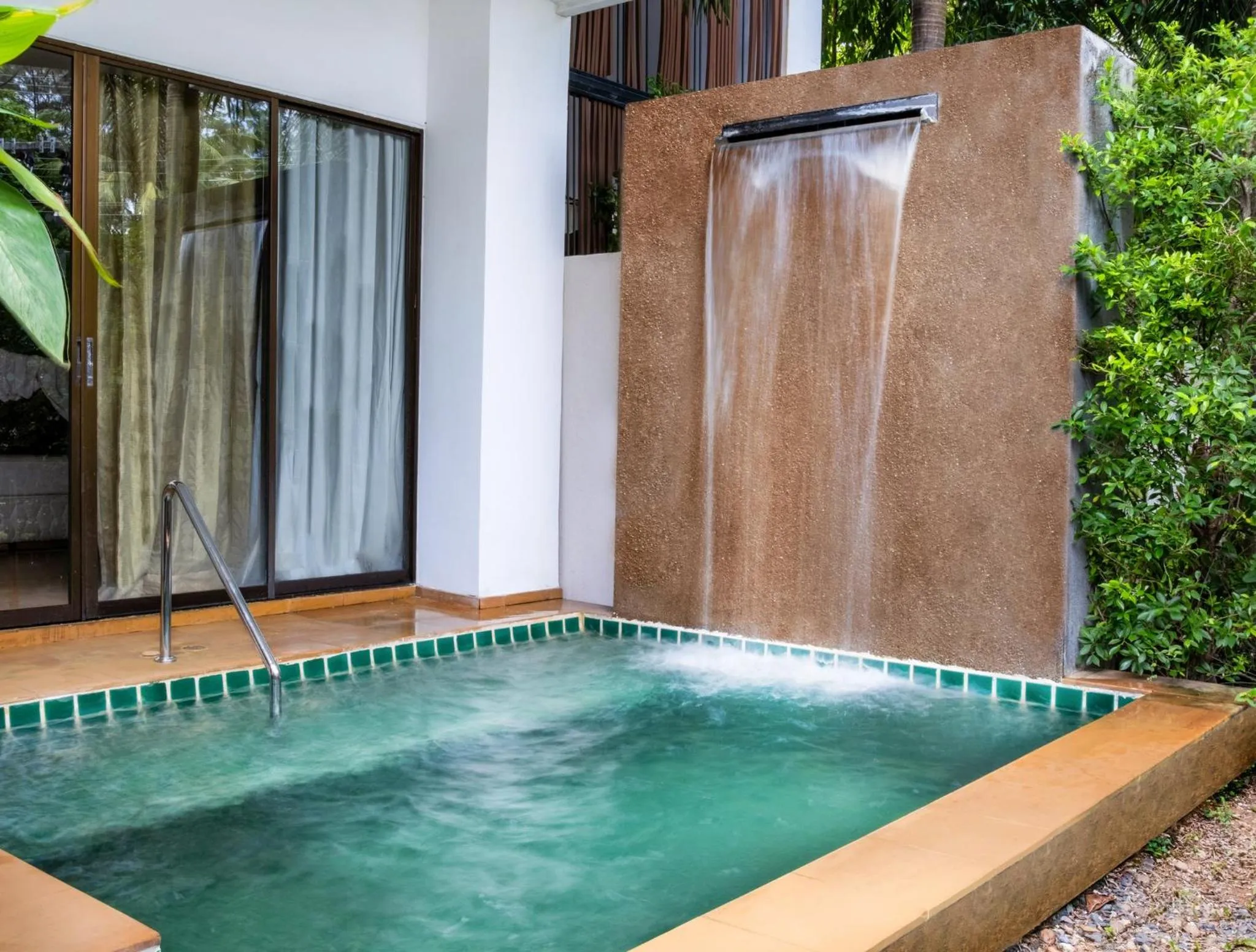 Photo of the whole room in Holiday Inn Resort Phuket Karon Beach by IHG