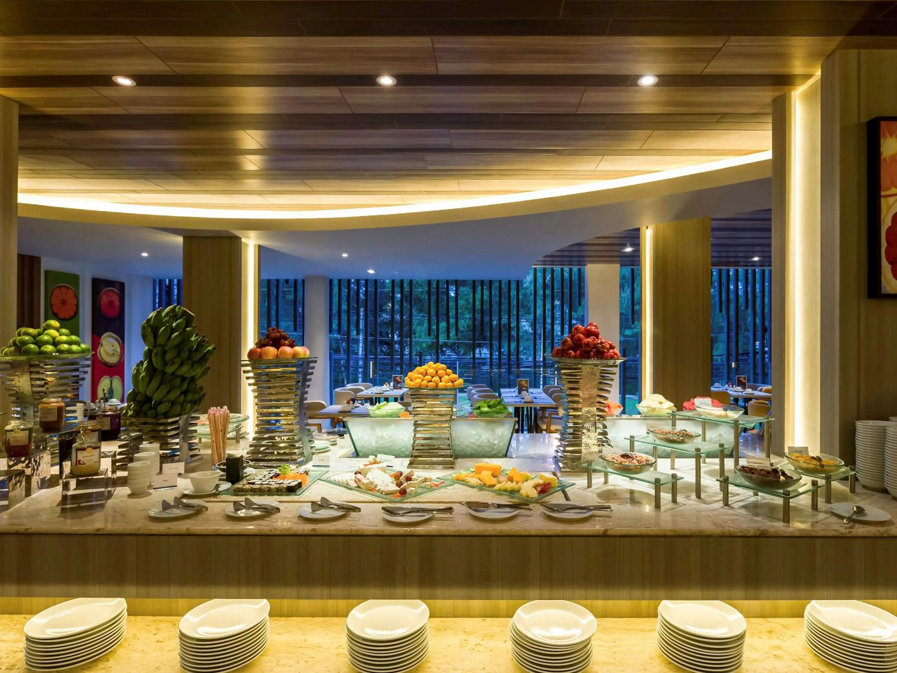 Restaurant/places to eat in Holiday Inn Resort Phuket Karon Beach by IHG