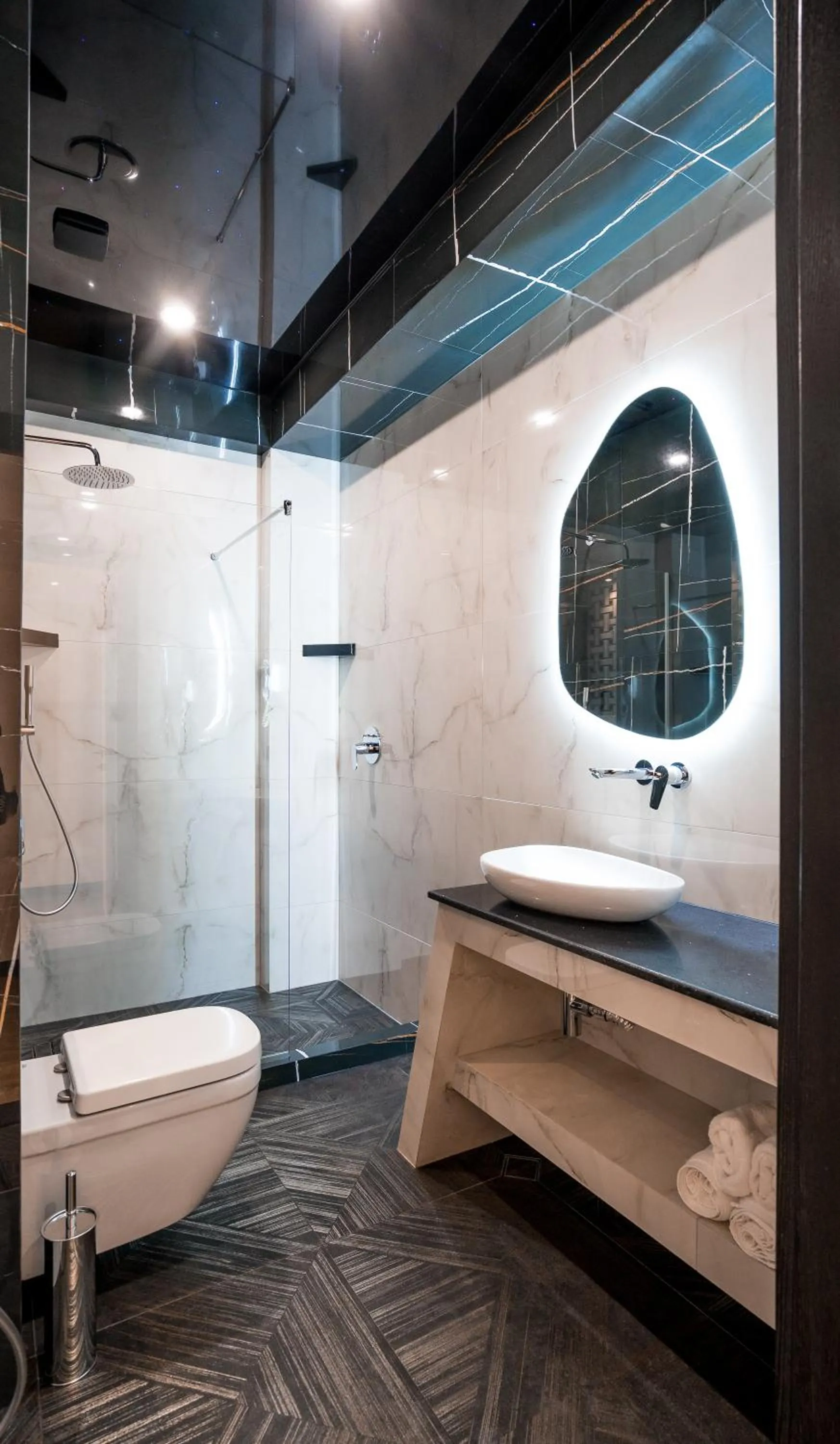 Shower in Olympus Hotel By Umbrella